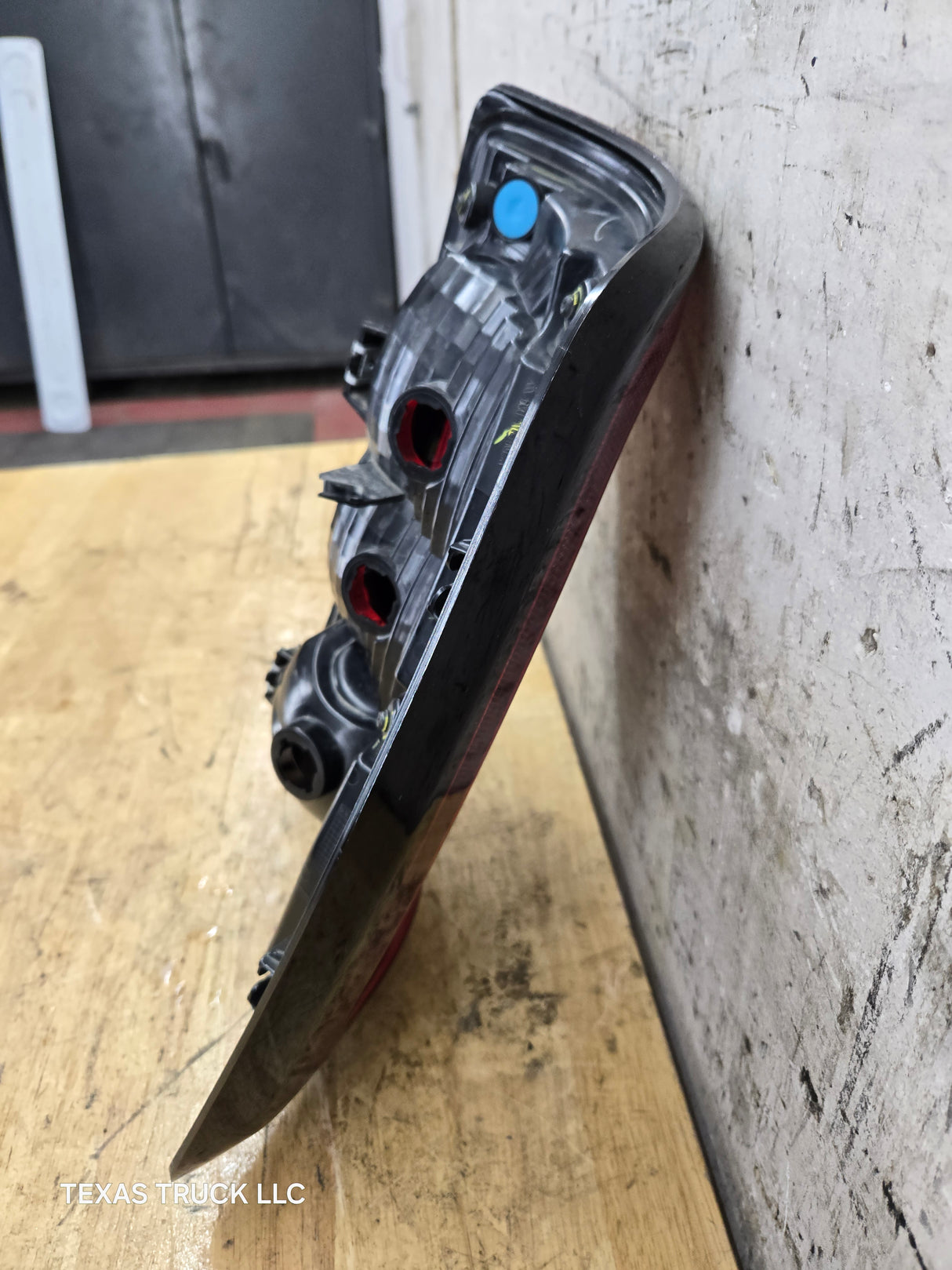 2019-2025 5th Gen Dodge Ram 2500 3500 LH Driver Side Tail Light Halogen P68592555AA