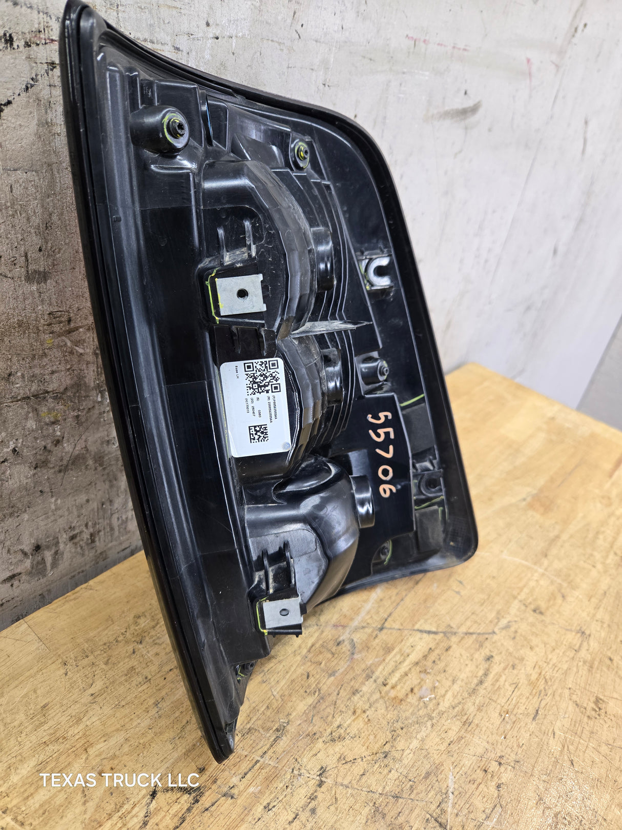 2019-2025 5th Gen Dodge Ram 2500 3500 LH Driver Side Tail Light Halogen P68592555AA