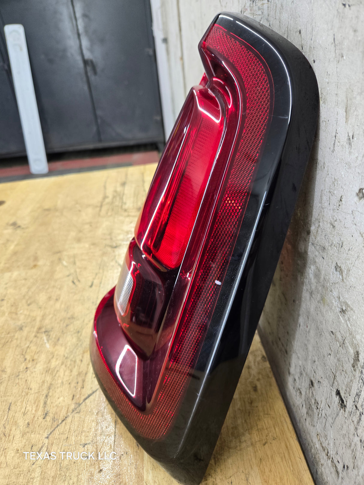 2019-2025 5th Gen Dodge Ram 2500 3500 RH Passenger Side Tail Light Halogen P68592554AA
