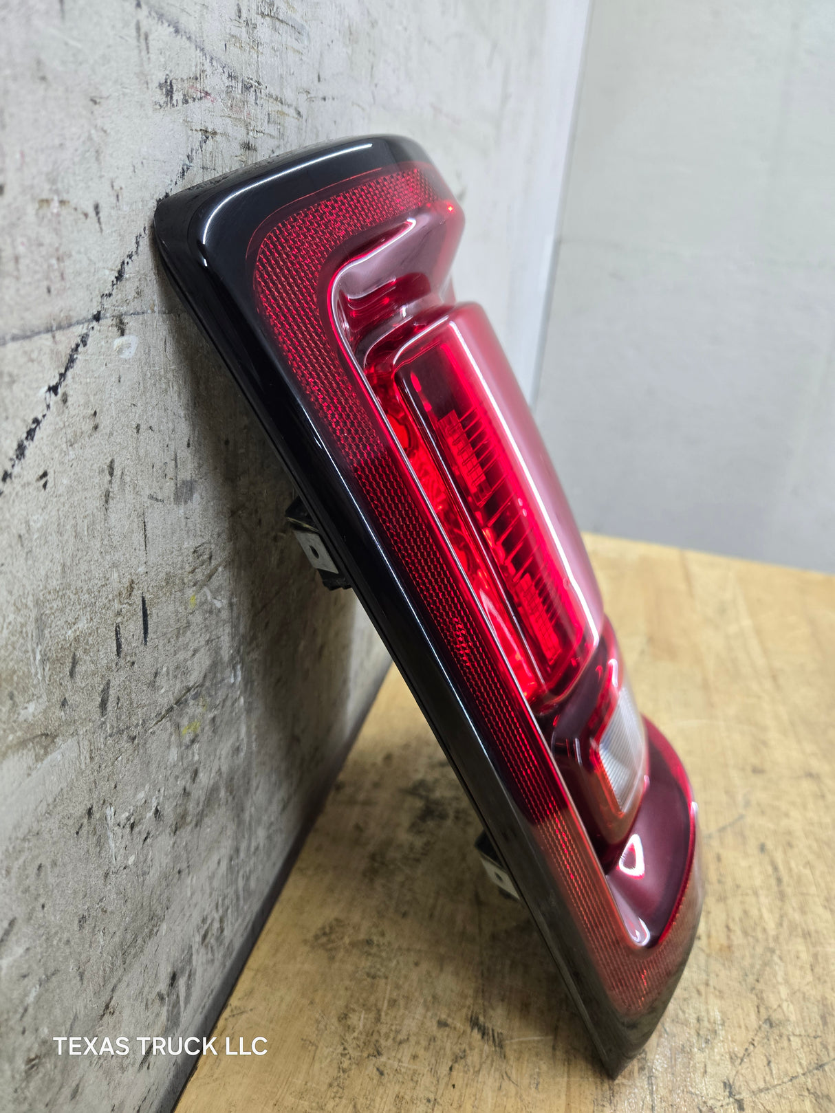 2019-2025 5th Gen Dodge Ram 2500 3500 RH Passenger Side Tail Light Halogen P68592554AA