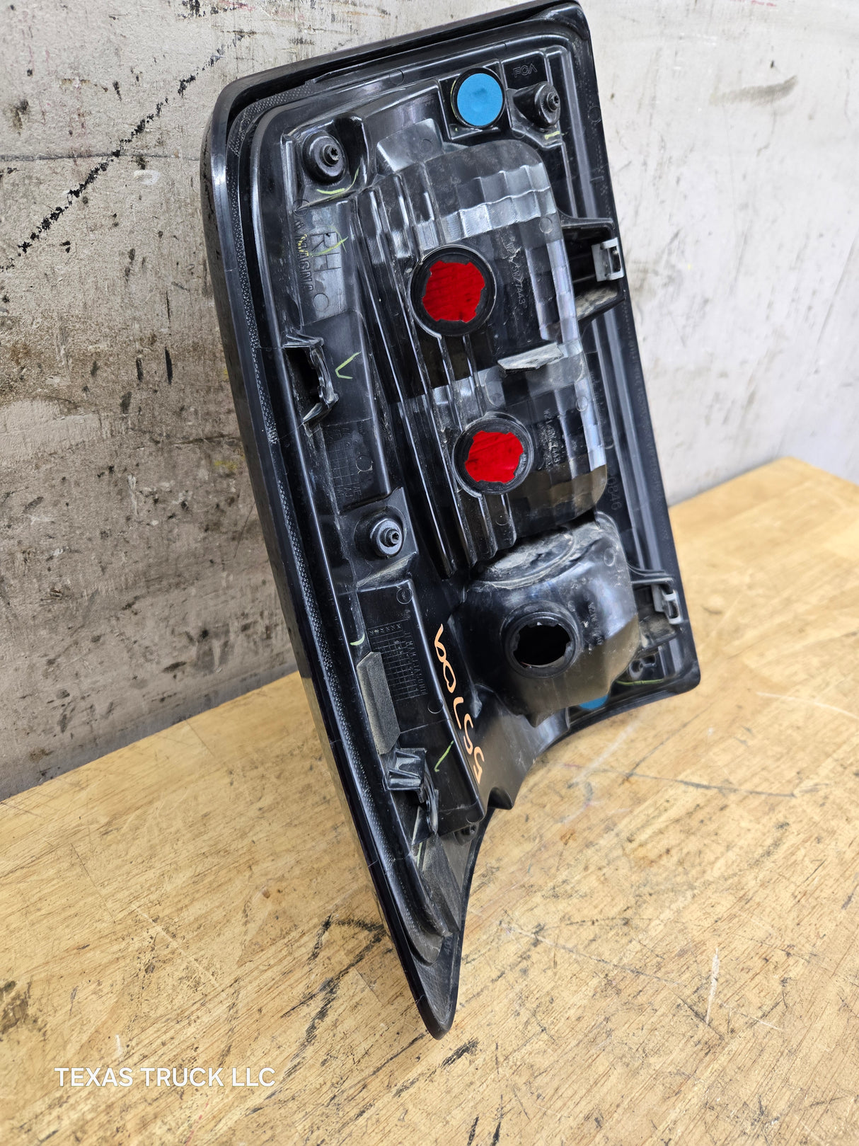 2019-2025 5th Gen Dodge Ram 2500 3500 RH Passenger Side Tail Light Halogen P68592554AA