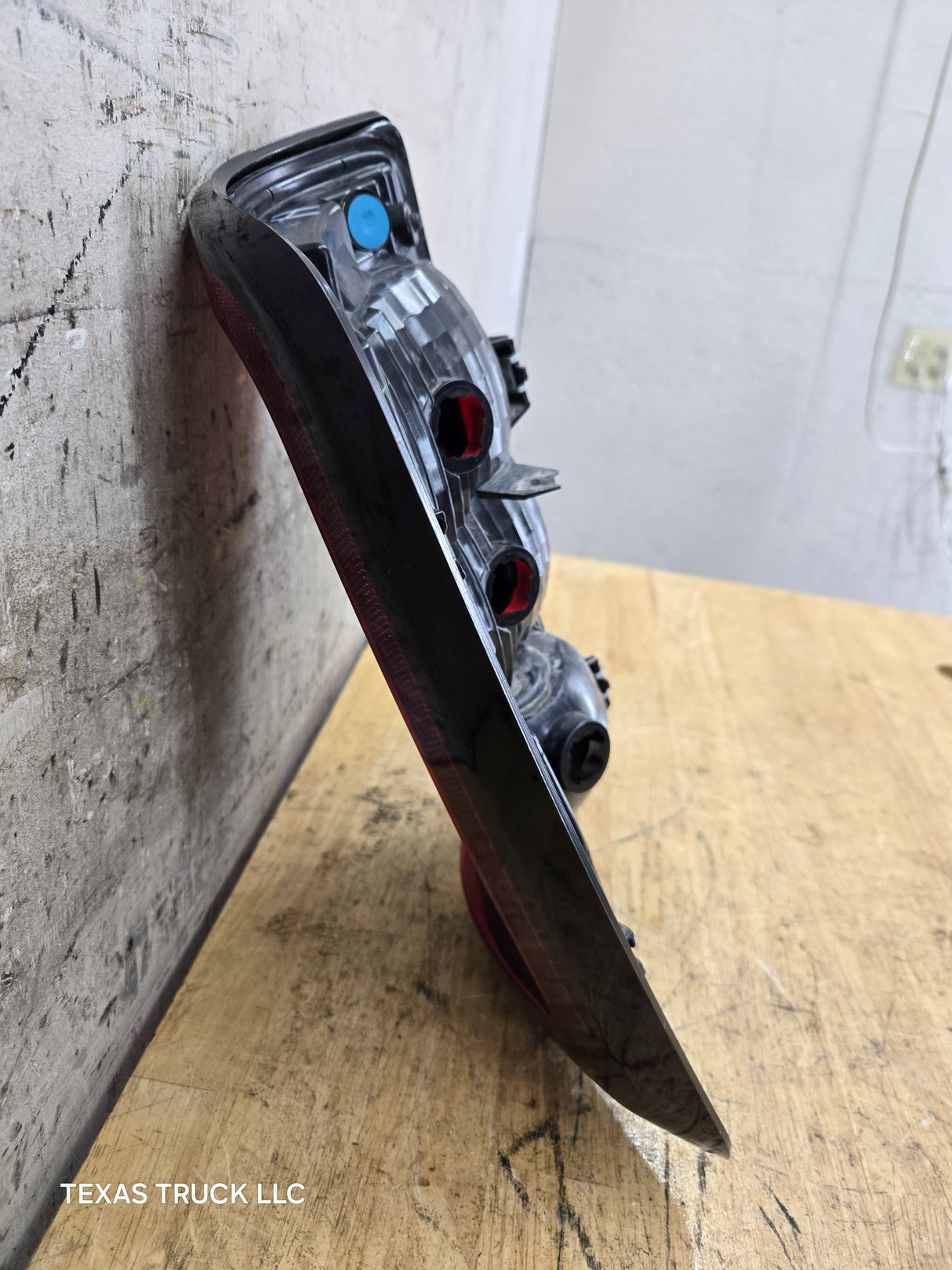 2019-2025 5th Gen Dodge Ram 2500 3500 RH Passenger Side Tail Light Halogen P68592554AA