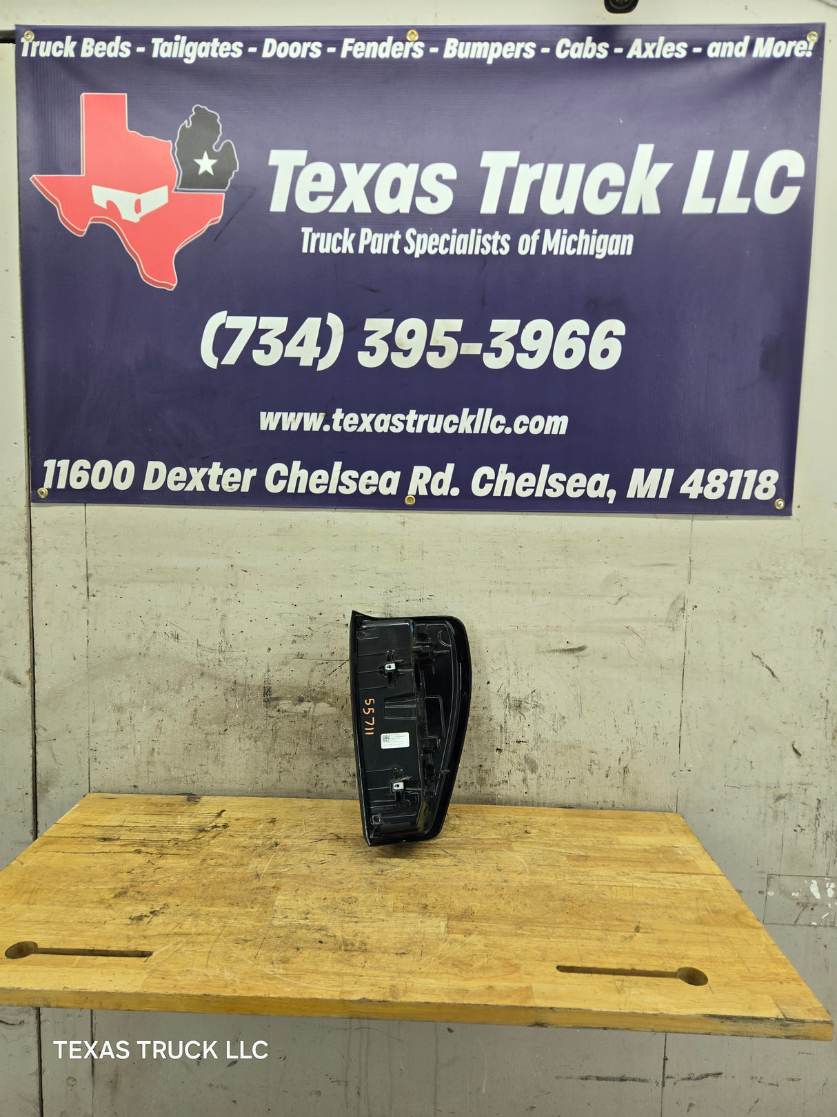 2019-2024 GMC Sierra 1500 2500 3500 HD LH Driver Side Tail Light 85727853