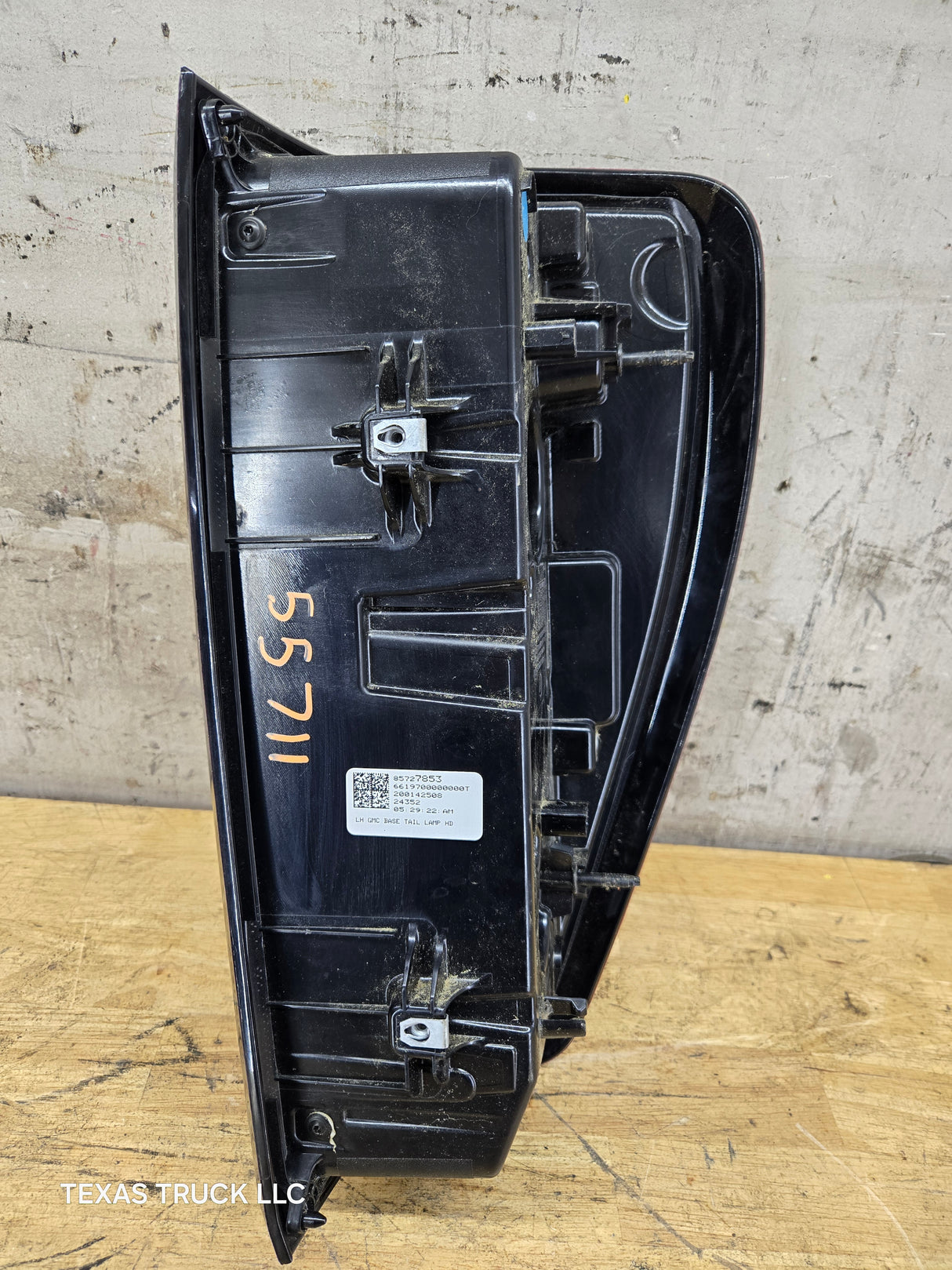 2019-2024 GMC Sierra 1500 2500 3500 HD LH Driver Side Tail Light 85727853