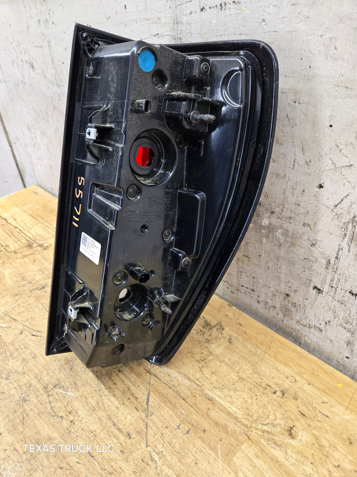 2019-2024 GMC Sierra 1500 2500 3500 HD LH Driver Side Tail Light 85727853