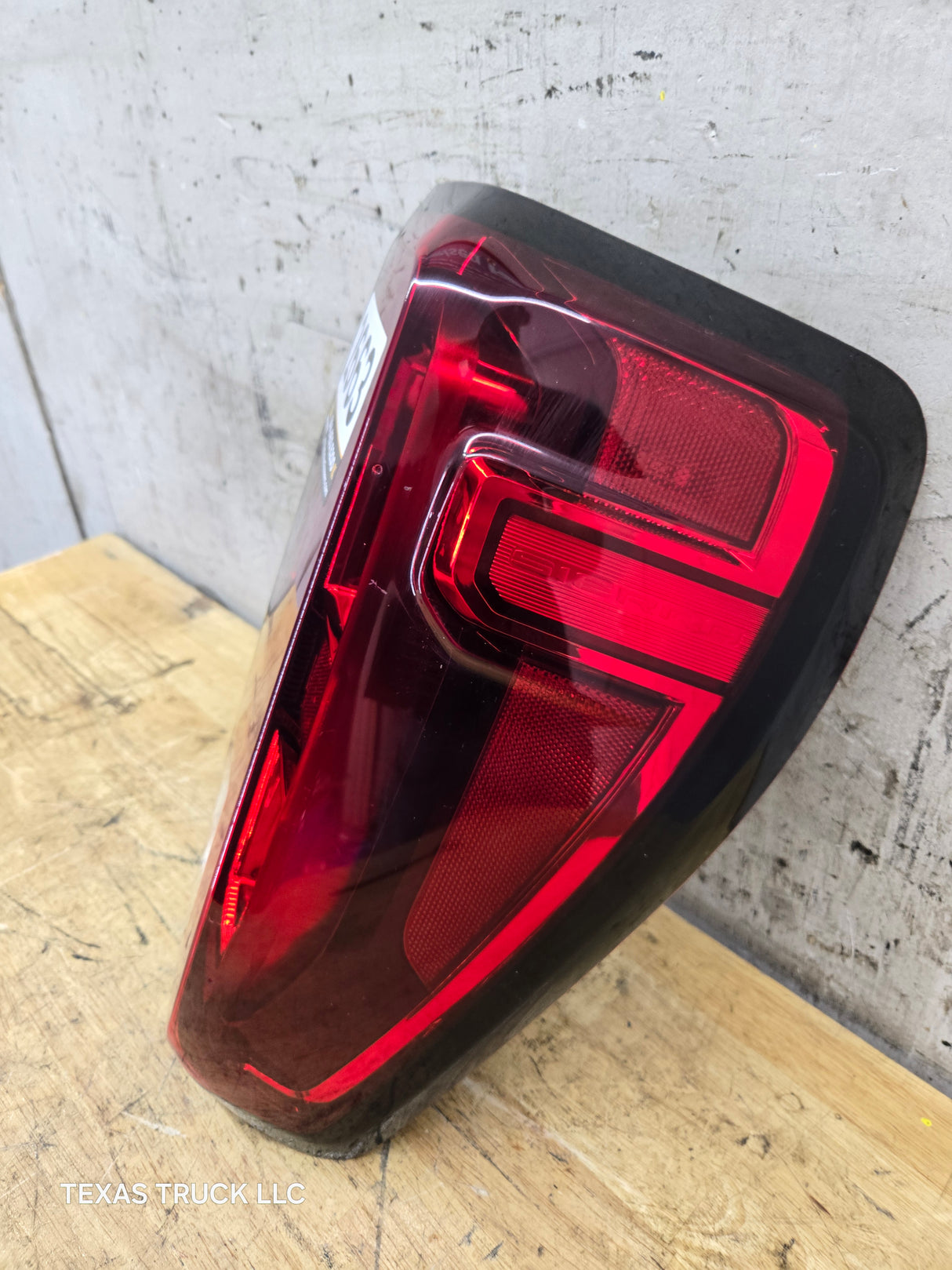 2019-2024 GMC Sierra 1500 2500 3500 HD RH Passenger Side Tail Light 85727854
