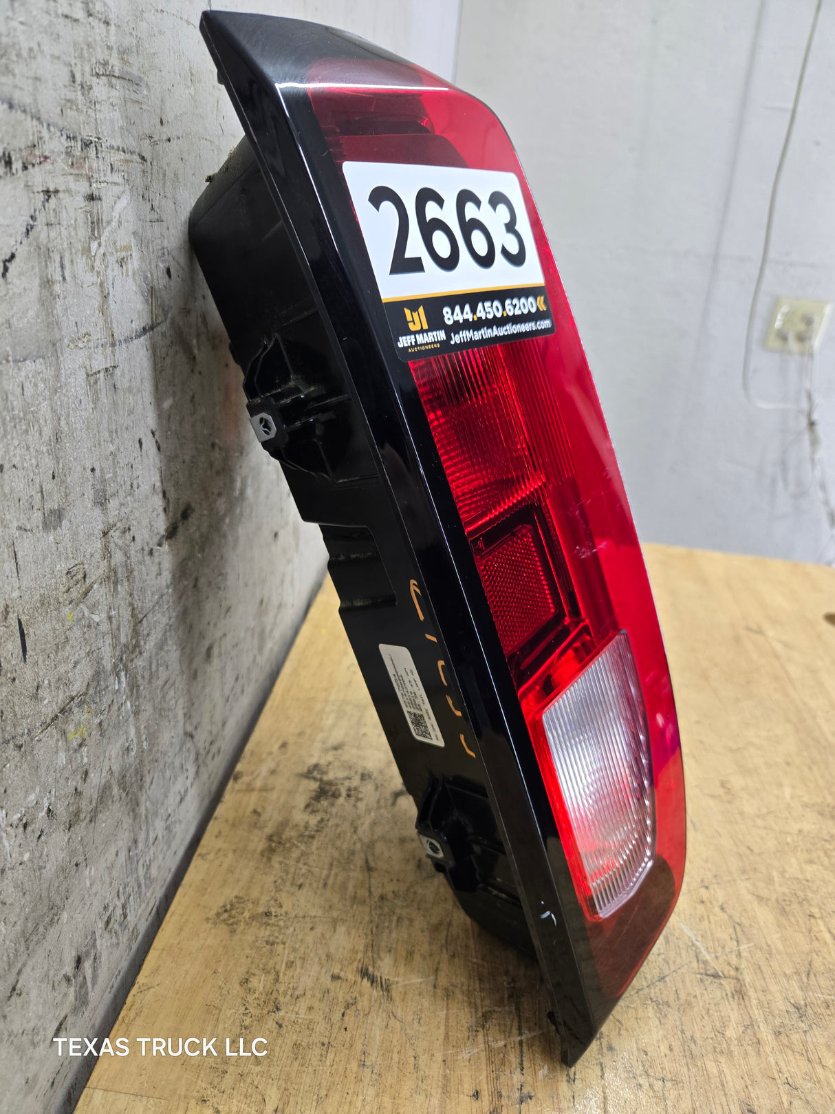 2019-2024 GMC Sierra 1500 2500 3500 HD RH Passenger Side Tail Light 85727854