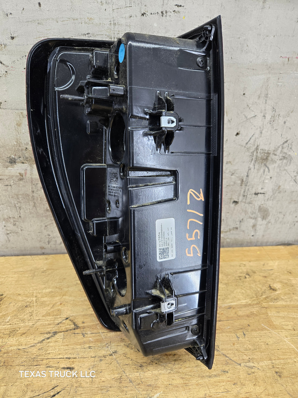 2019-2024 GMC Sierra 1500 2500 3500 HD RH Passenger Side Tail Light 85727854