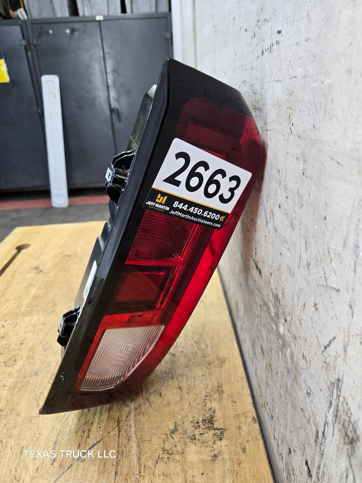 2019-2024 GMC Sierra 1500 2500 3500 HD RH Passenger Side Tail Light 85727854