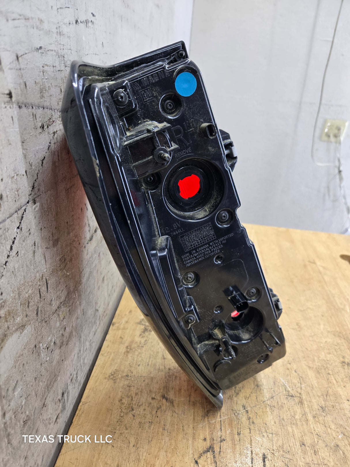 2019-2024 GMC Sierra 1500 2500 3500 HD RH Passenger Side Tail Light 85727854