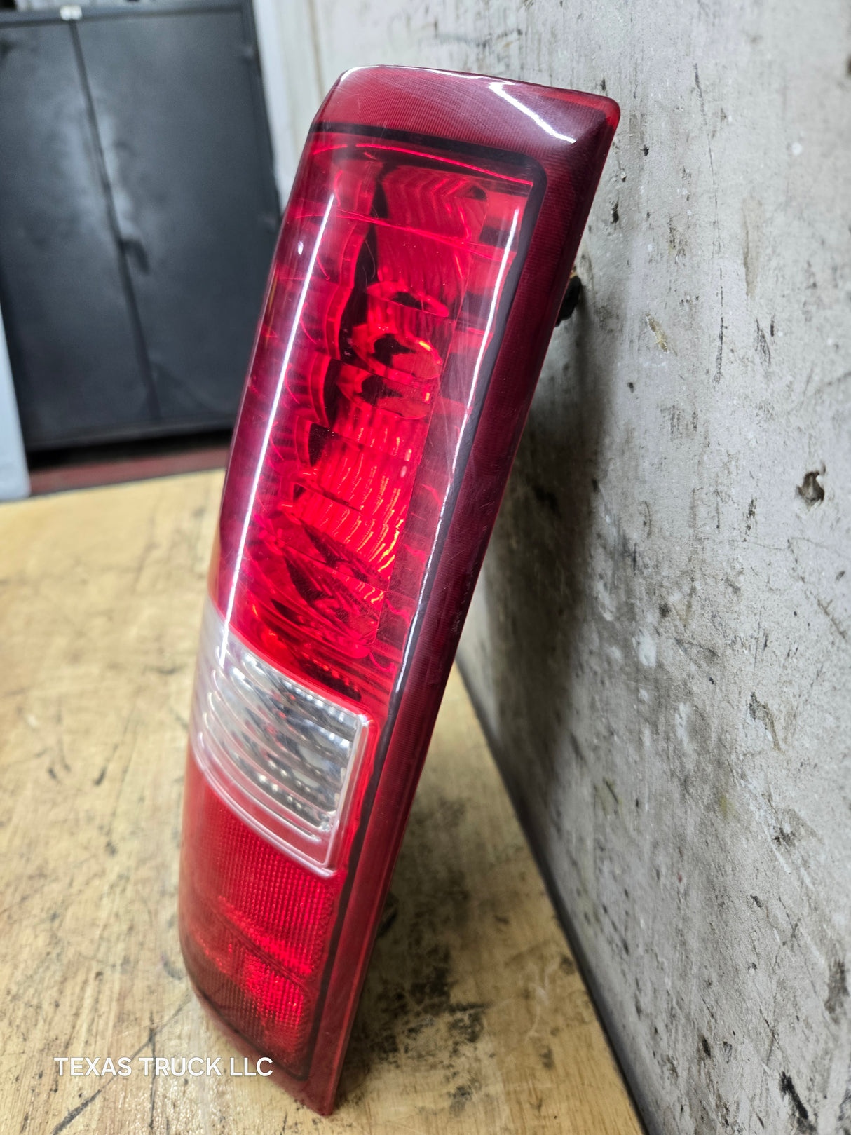 2004-2008 Ford F-150 Driver Side Tail Light Left Hand 5L34-13405-CA
