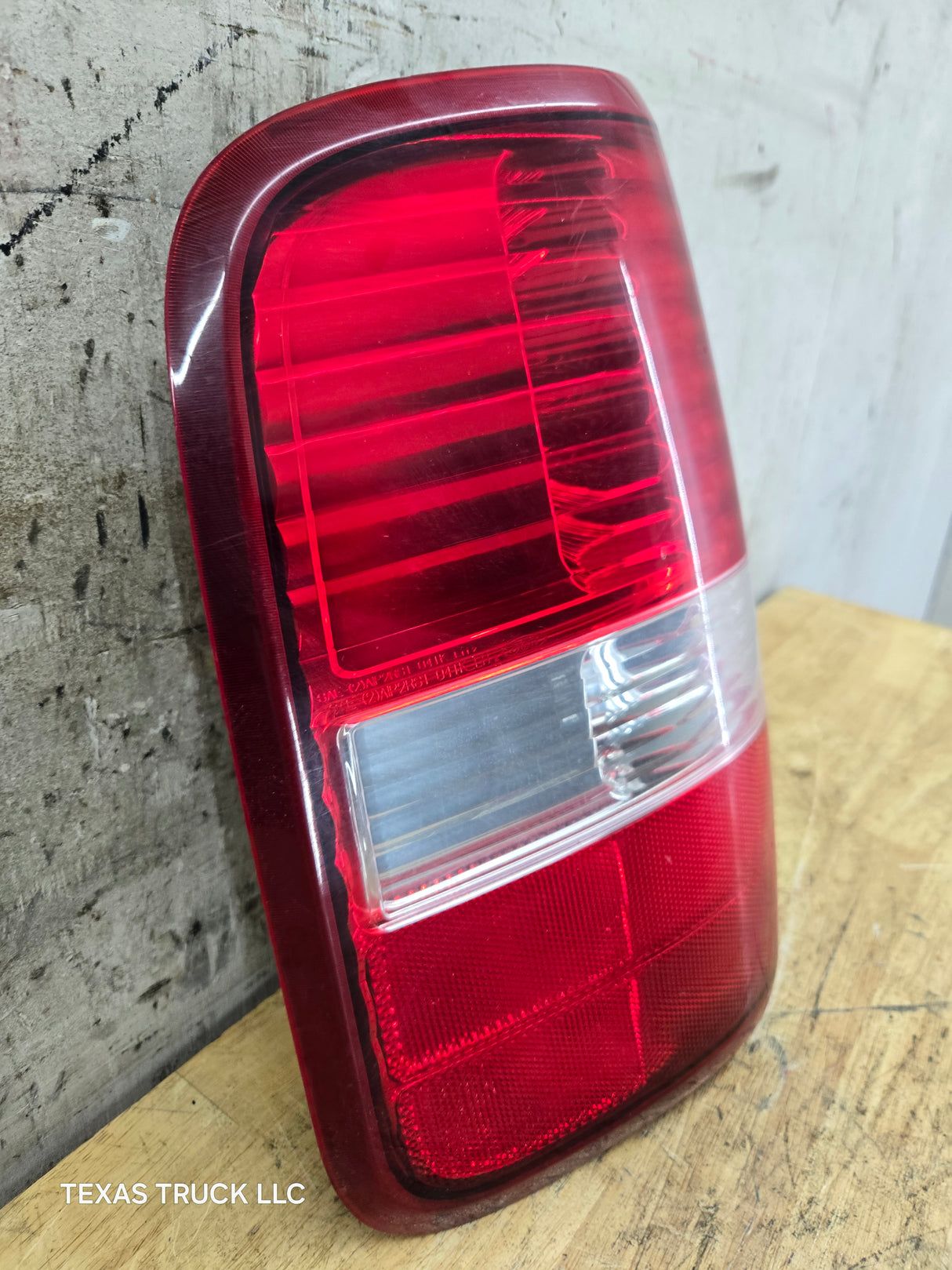 2004-2008 Ford F-150 Driver Side Tail Light Left Hand 5L34-13405-CA