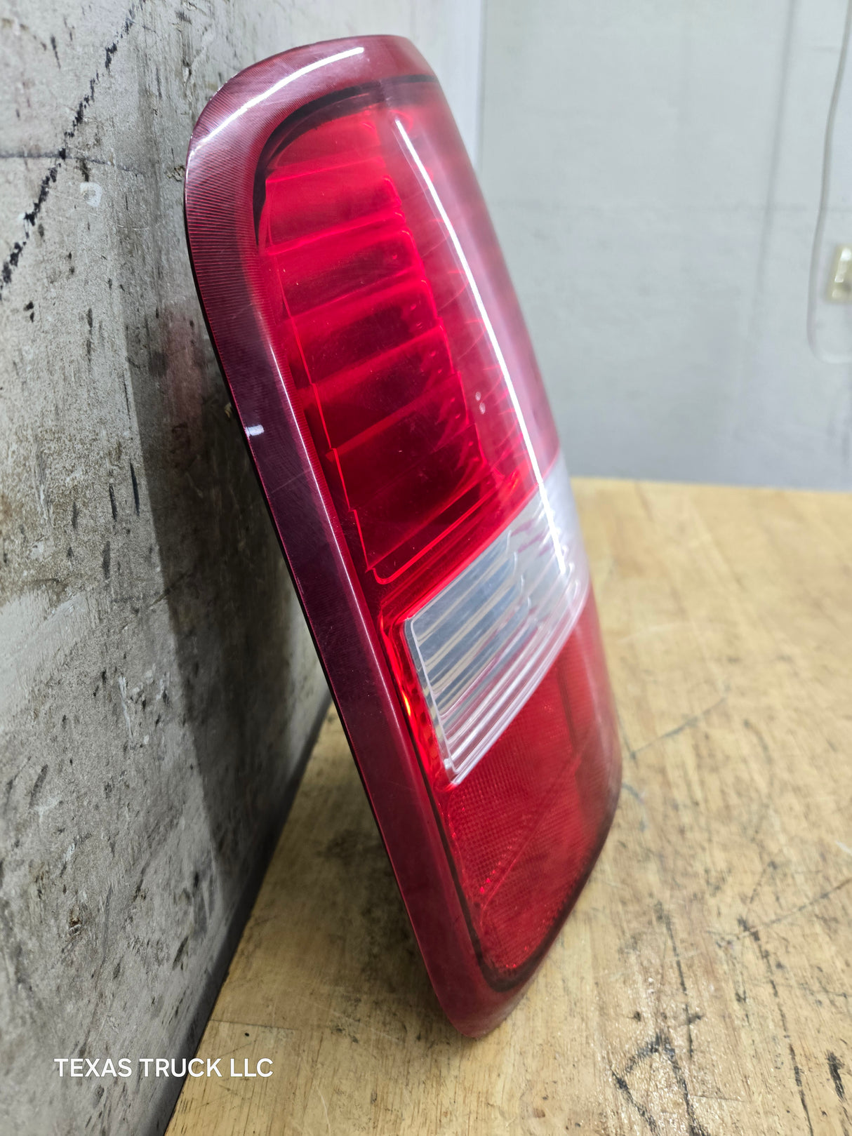 2004-2008 Ford F-150 Driver Side Tail Light Left Hand 5L34-13405-CA