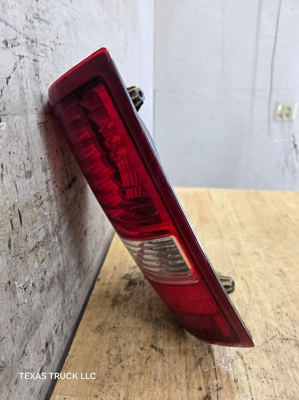 2004-2008 Ford F-150 Driver Side Tail Light Left Hand 5L34-13405-CA