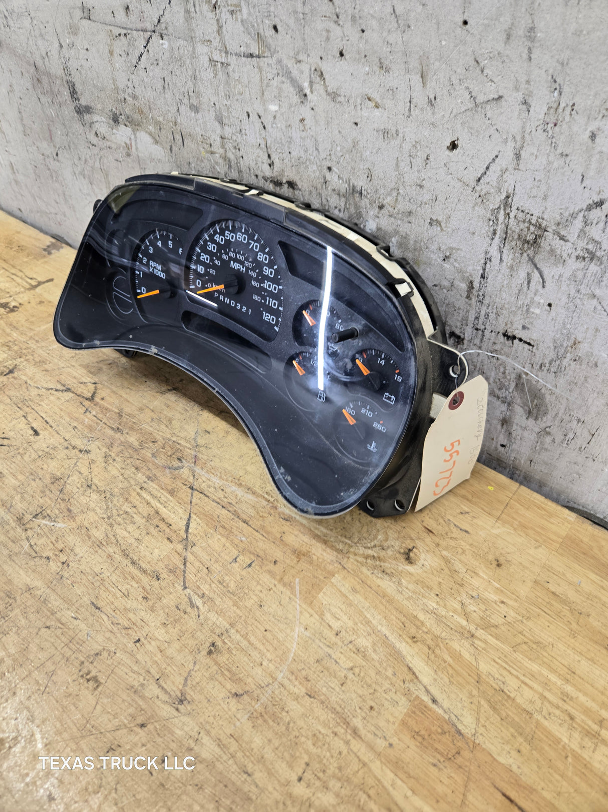2003-2006 Chevrolet Silverado Tahoe / GMC Sierra Yukon Instrument Gauge Cluster Speedometer 15105687