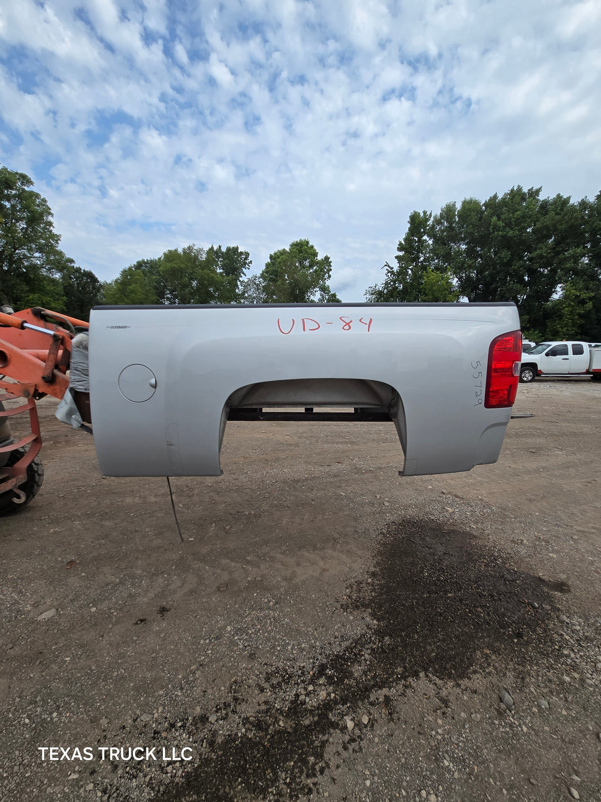 2007-2013 Chevrolet Silverado 1500 2500 3500 HD 6' 6" Short Truck Bed - Silver