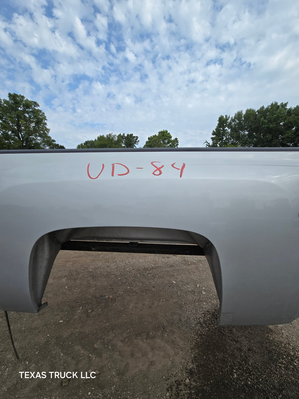 2007-2013 Chevrolet Silverado 1500 2500 3500 HD 6' 6" Short Truck Bed - Silver