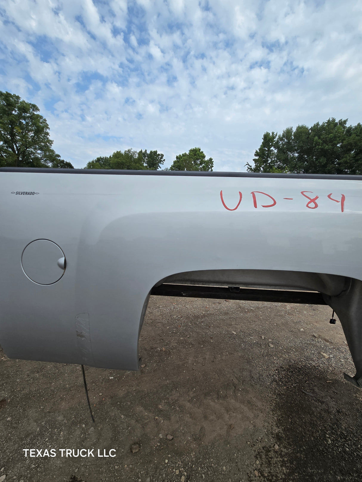 2007-2013 Chevrolet Silverado 1500 2500 3500 HD 6' 6" Short Truck Bed - Silver