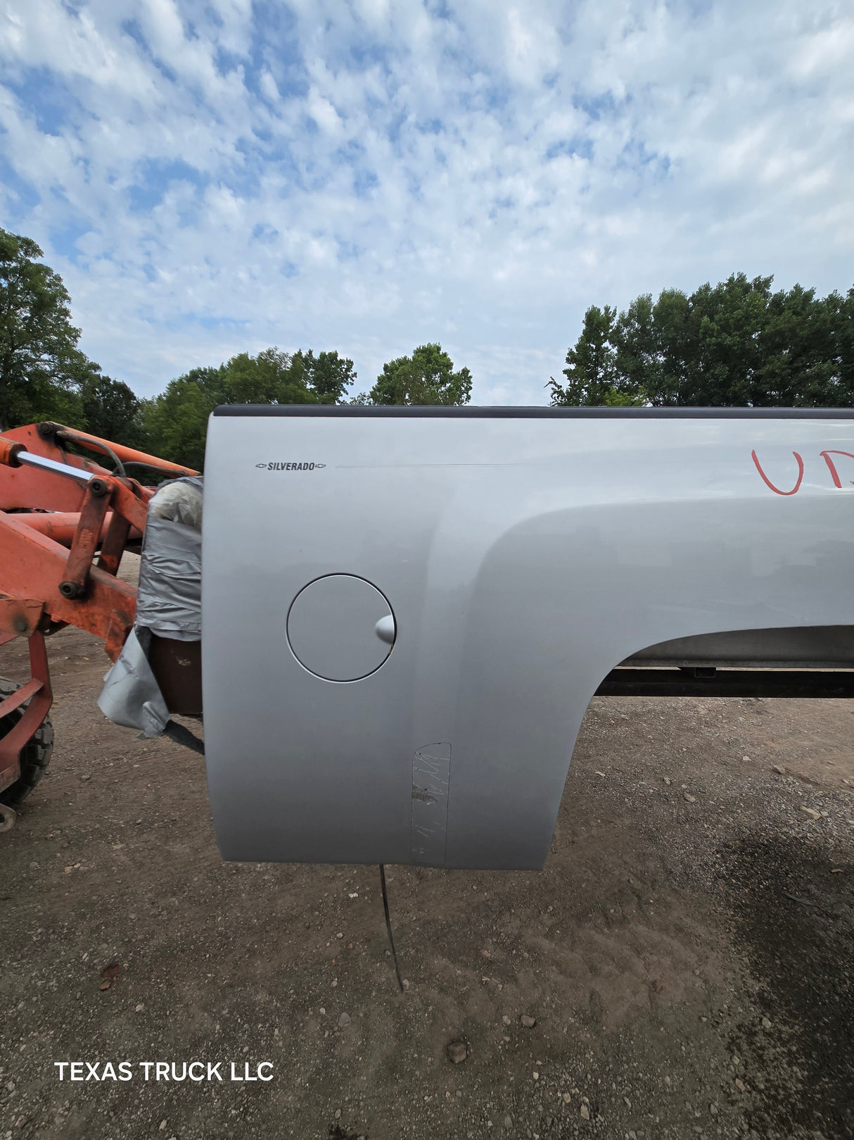 2007-2013 Chevrolet Silverado 1500 2500 3500 HD 6' 6" Short Truck Bed - Silver