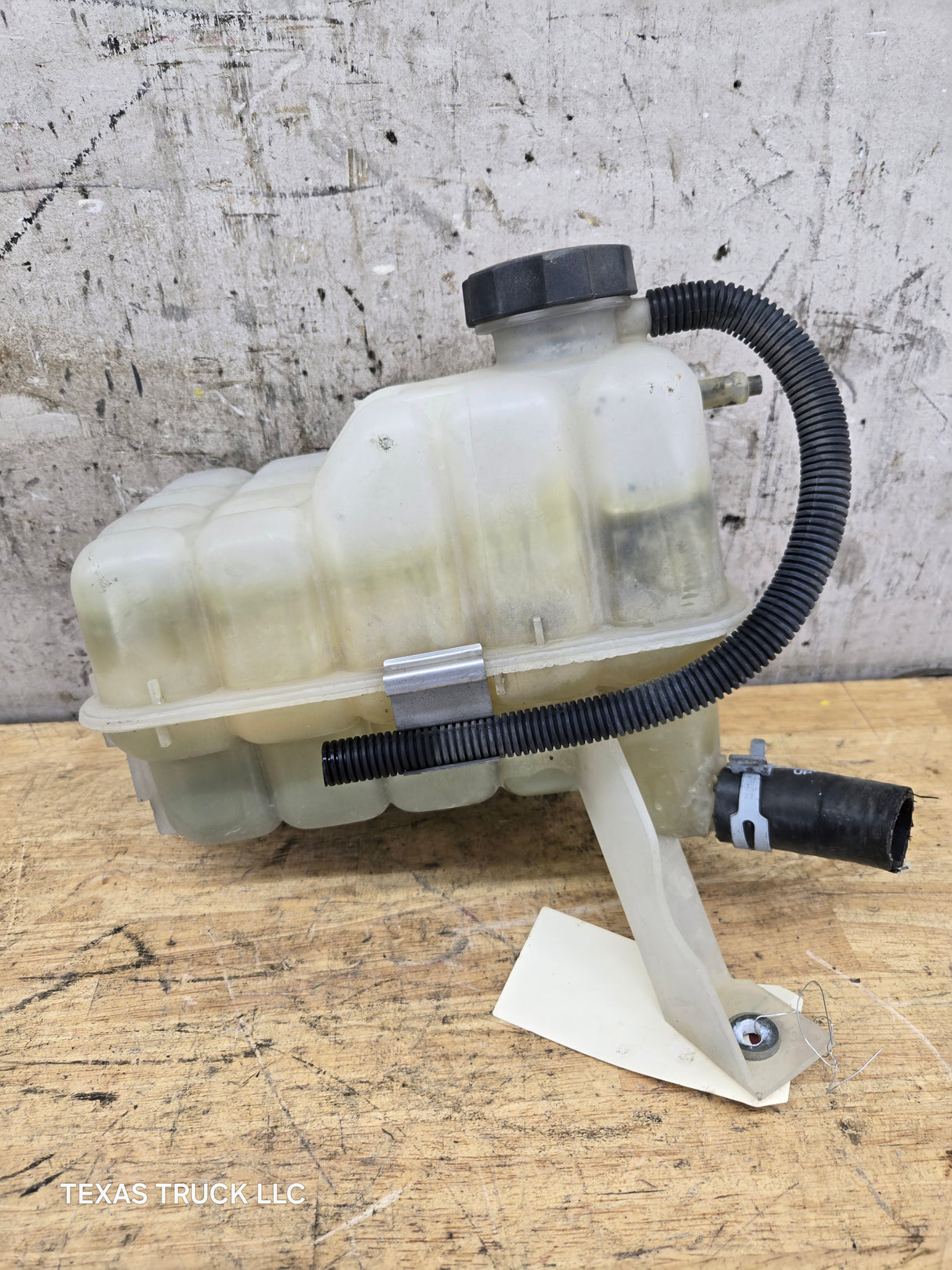1999-2006 Chevrolet Silverado GMC Sierra 1500 Engine Coolant Overflow Reservoir Recovery Tank Degas Bottle 15808715