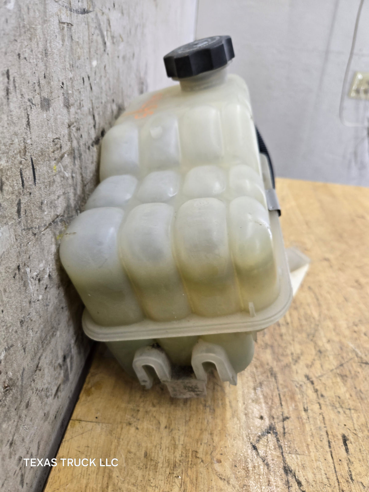 1999-2006 Chevrolet Silverado GMC Sierra 1500 Engine Coolant Overflow Reservoir Recovery Tank Degas Bottle 15808715