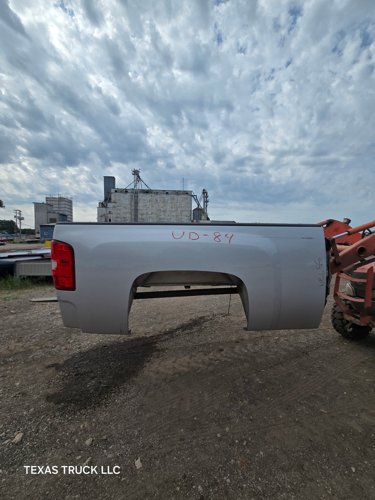 2007-2013 Chevrolet Silverado 1500 2500 3500 HD 6' 6" Short Truck Bed - Silver