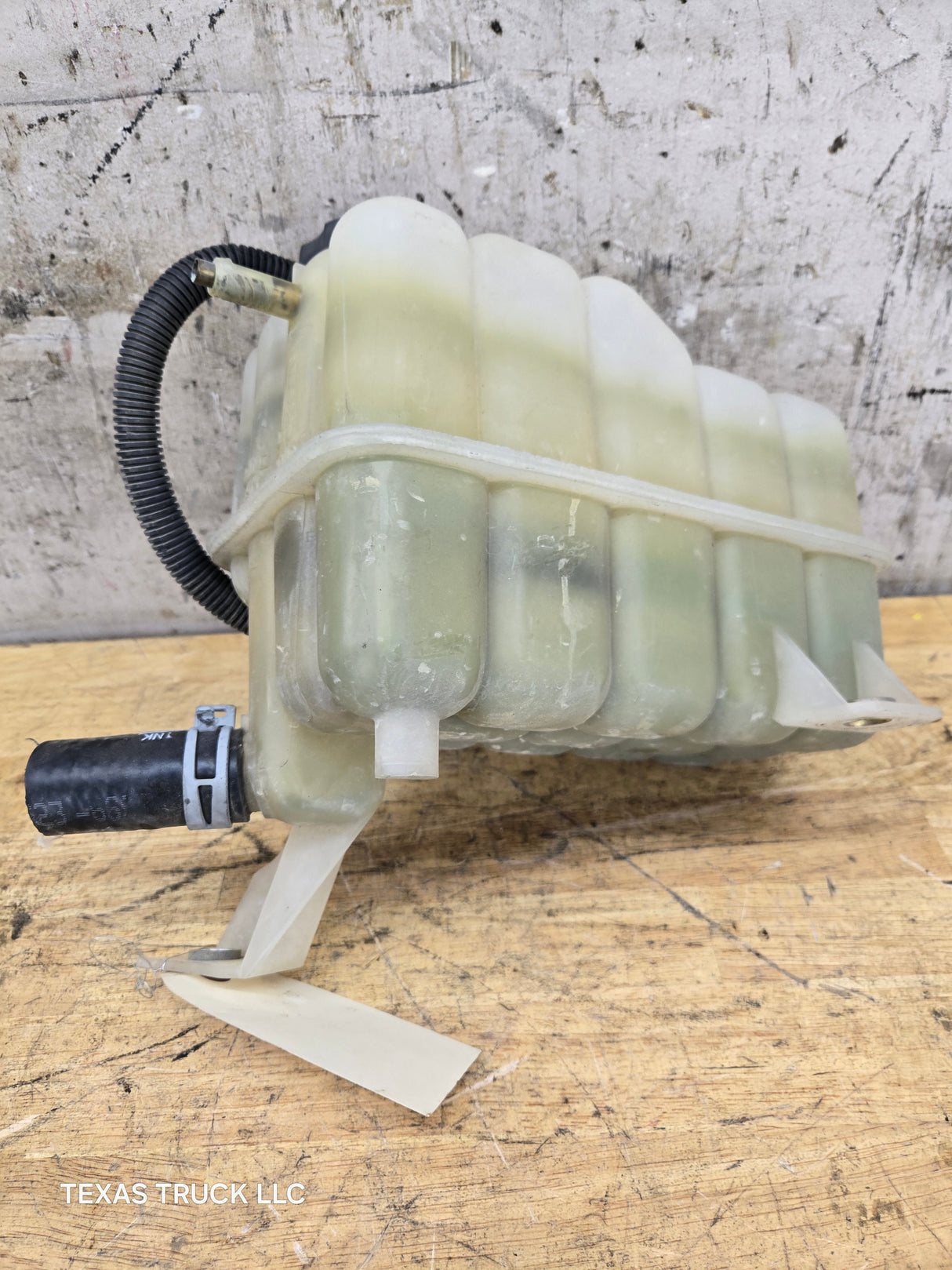 1999-2006 Chevrolet Silverado GMC Sierra 1500 Engine Coolant Overflow Reservoir Recovery Tank Degas Bottle 15808715