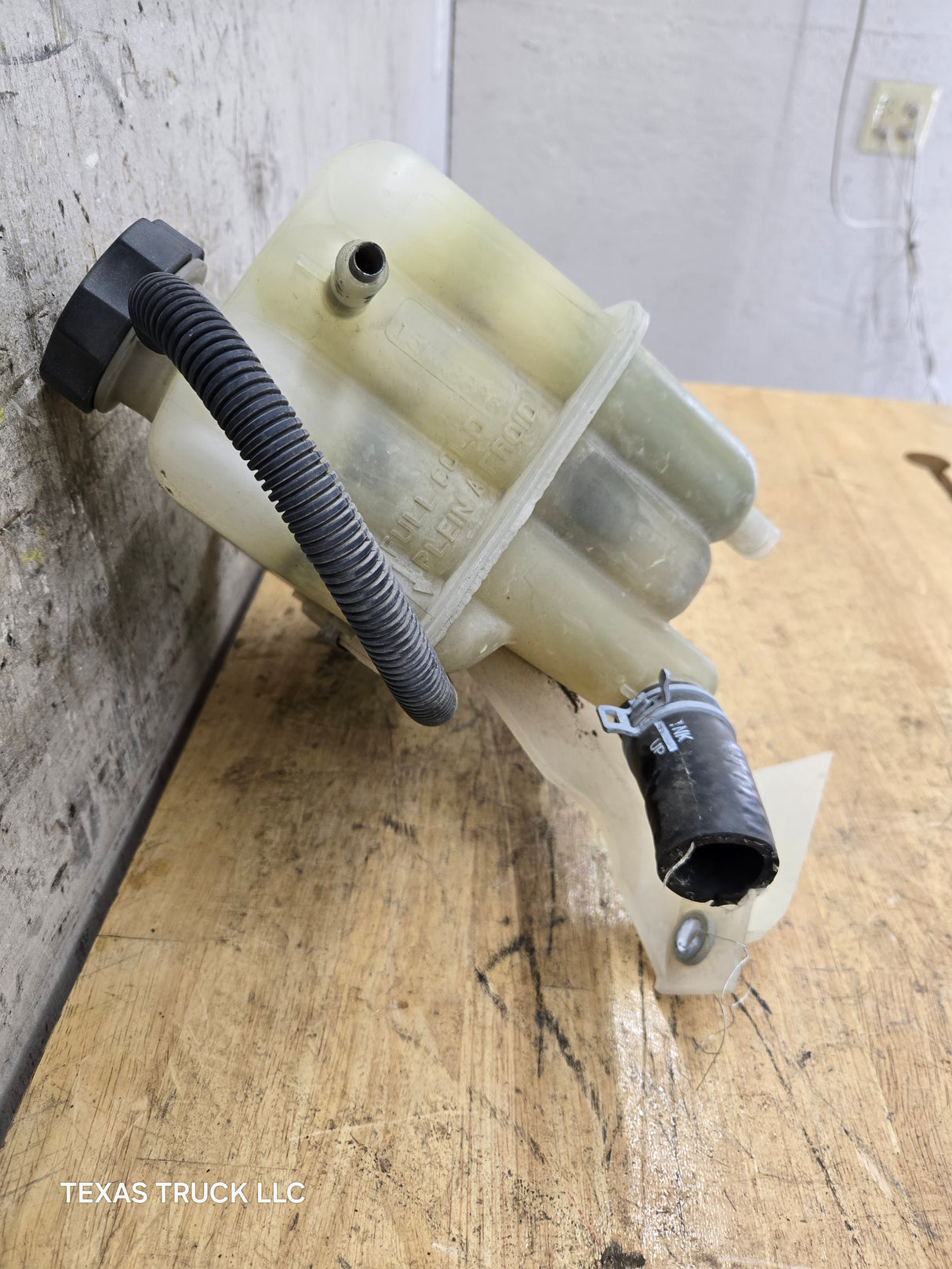 1999-2006 Chevrolet Silverado GMC Sierra 1500 Engine Coolant Overflow Reservoir Recovery Tank Degas Bottle 15808715