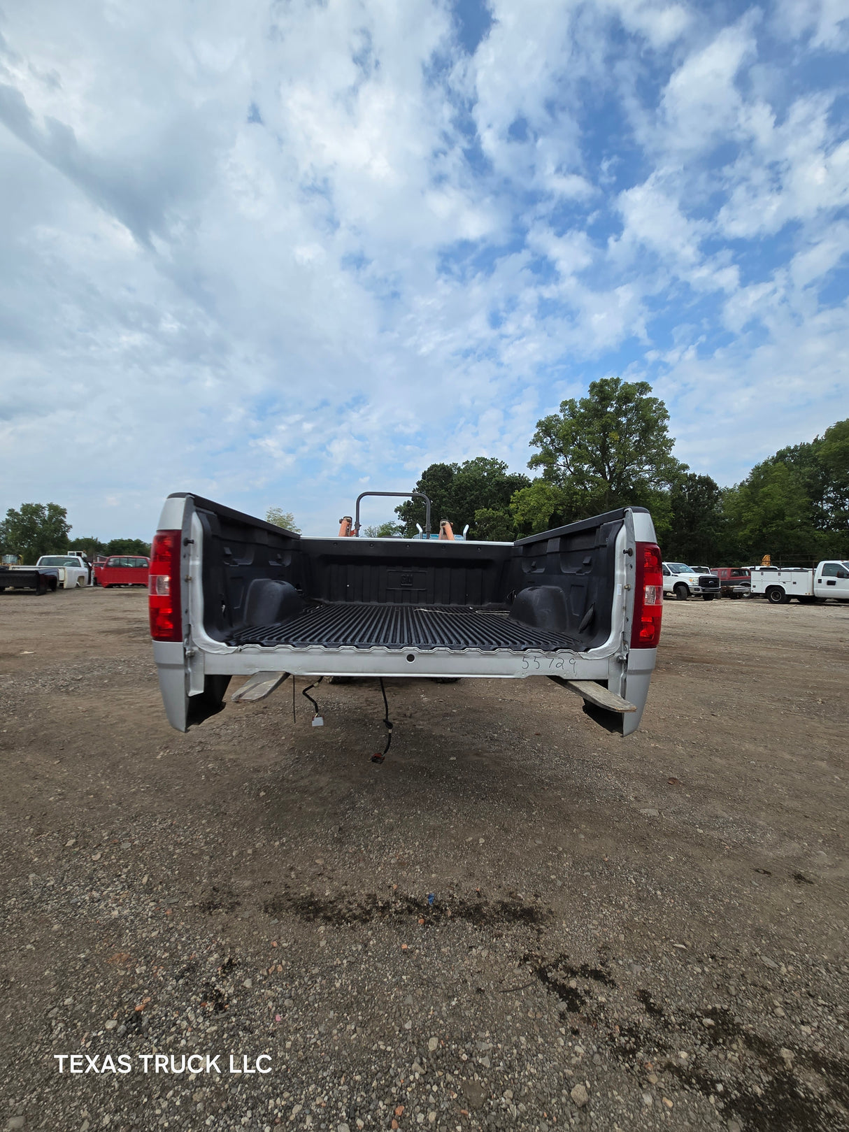 2007-2013 Chevrolet Silverado 1500 2500 3500 HD 6' 6" Short Truck Bed - Silver