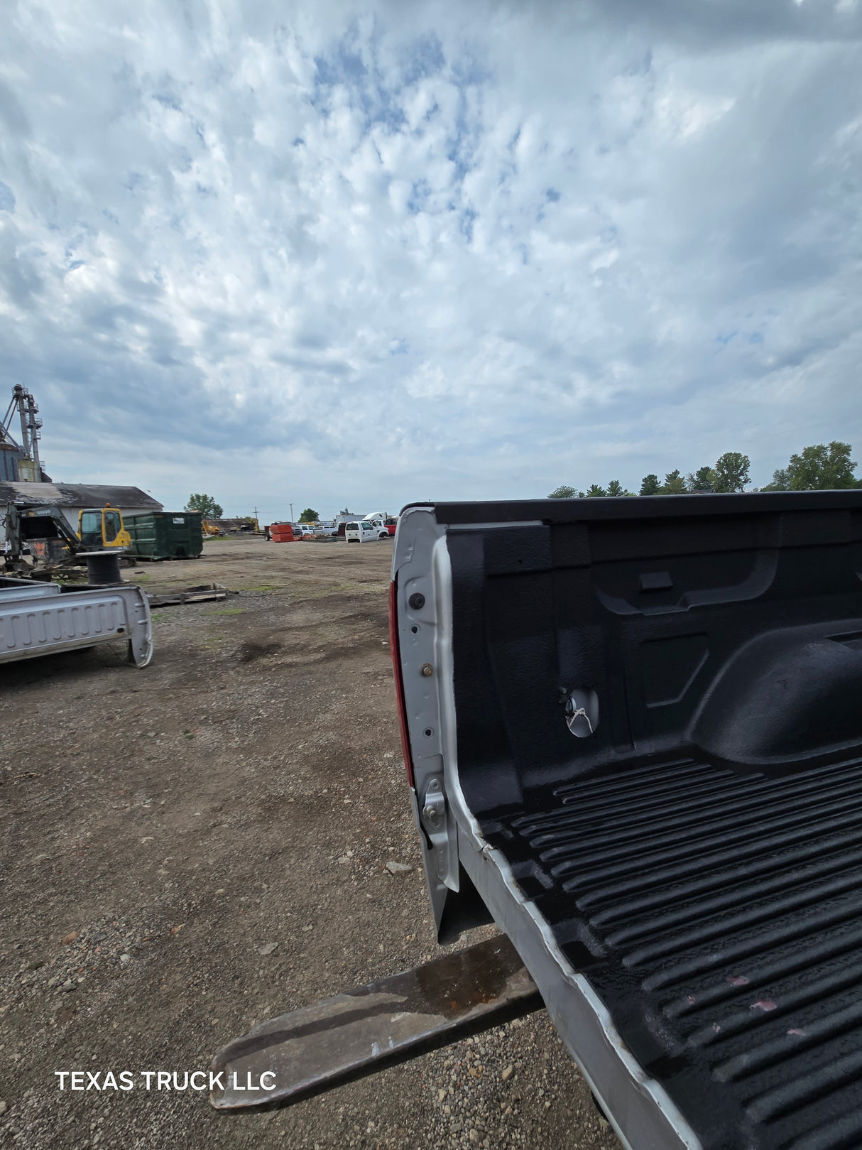 2007-2013 Chevrolet Silverado 1500 2500 3500 HD 6' 6" Short Truck Bed - Silver