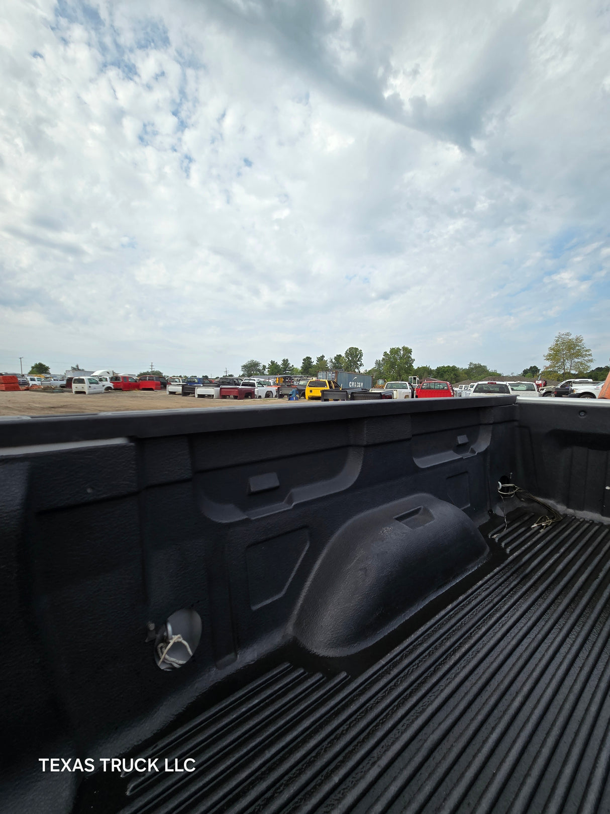 2007-2013 Chevrolet Silverado 1500 2500 3500 HD 6' 6" Short Truck Bed - Silver