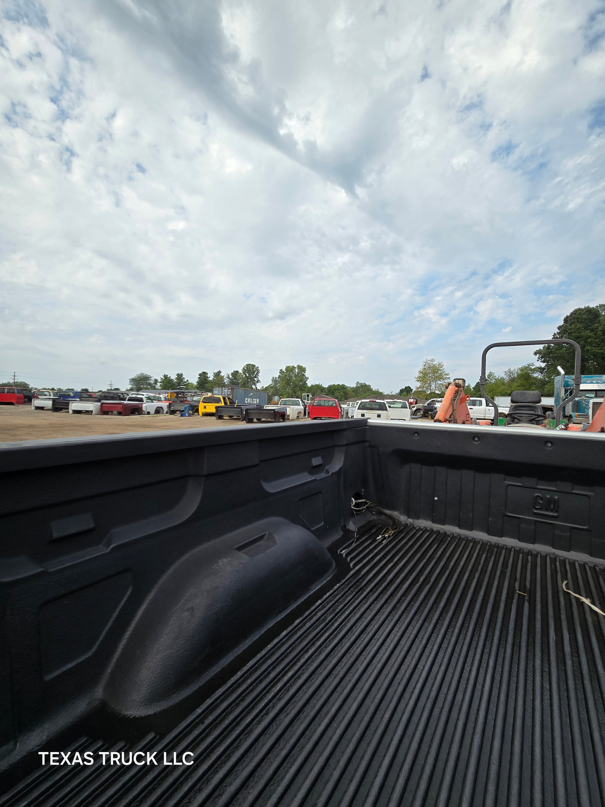2007-2013 Chevrolet Silverado 1500 2500 3500 HD 6' 6" Short Truck Bed - Silver