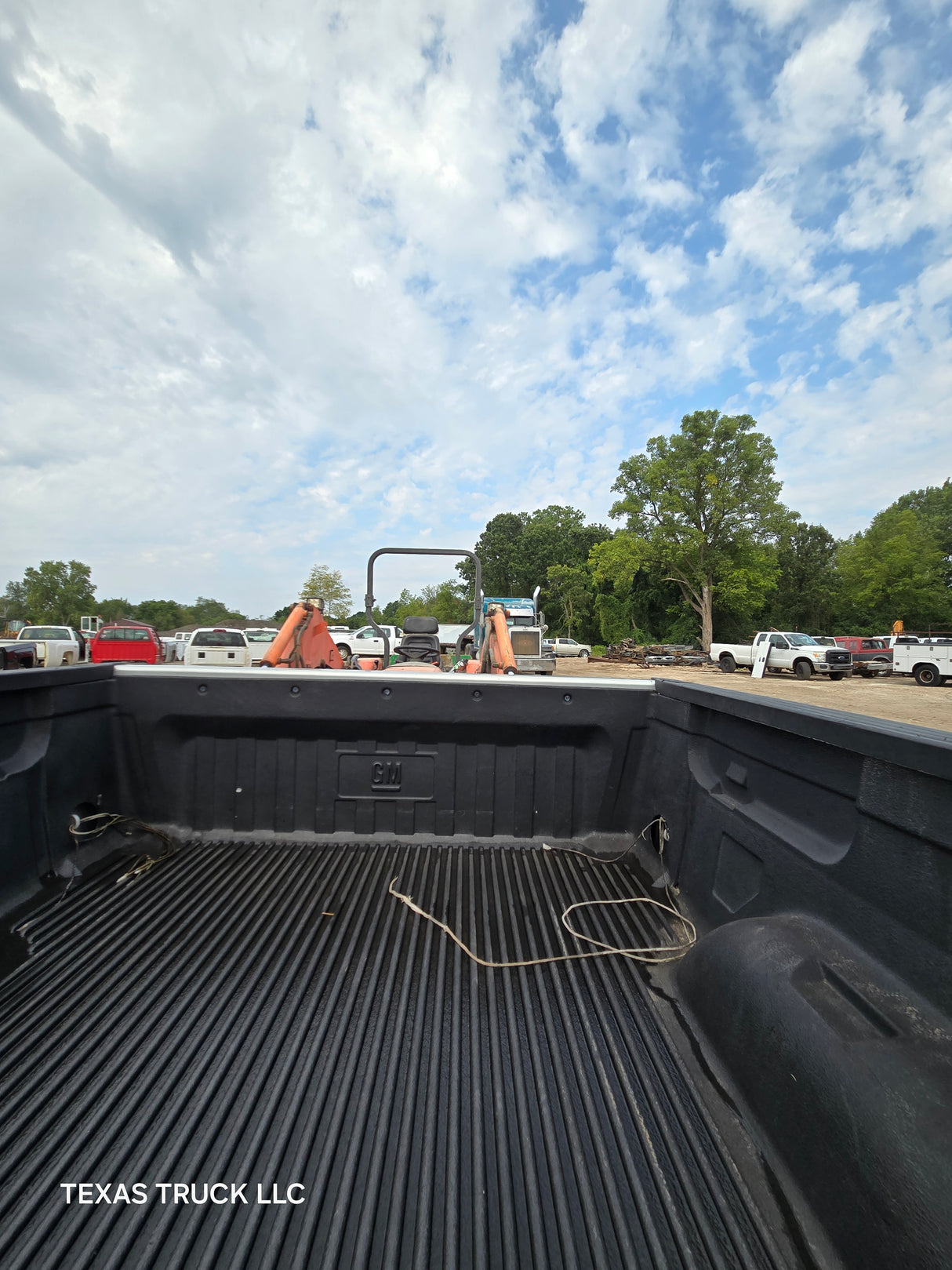 2007-2013 Chevrolet Silverado 1500 2500 3500 HD 6' 6" Short Truck Bed - Silver