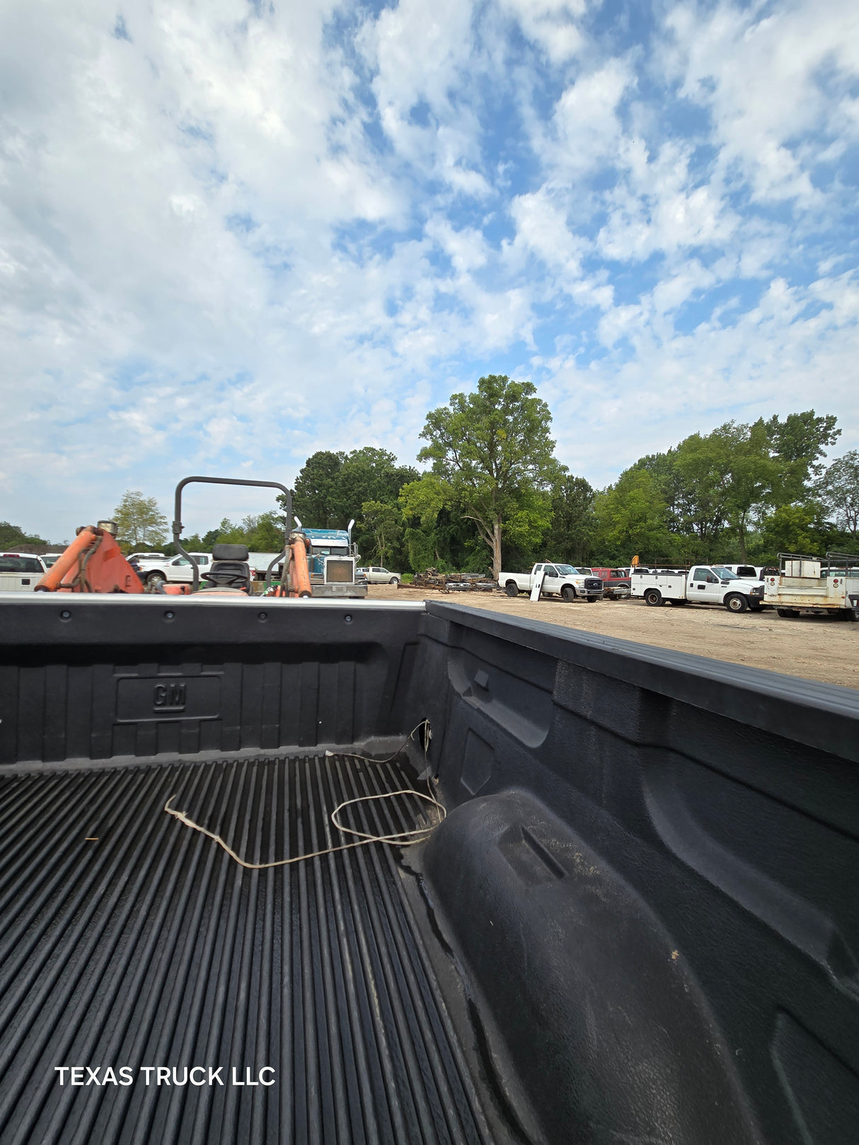 2007-2013 Chevrolet Silverado 1500 2500 3500 HD 6' 6" Short Truck Bed - Silver