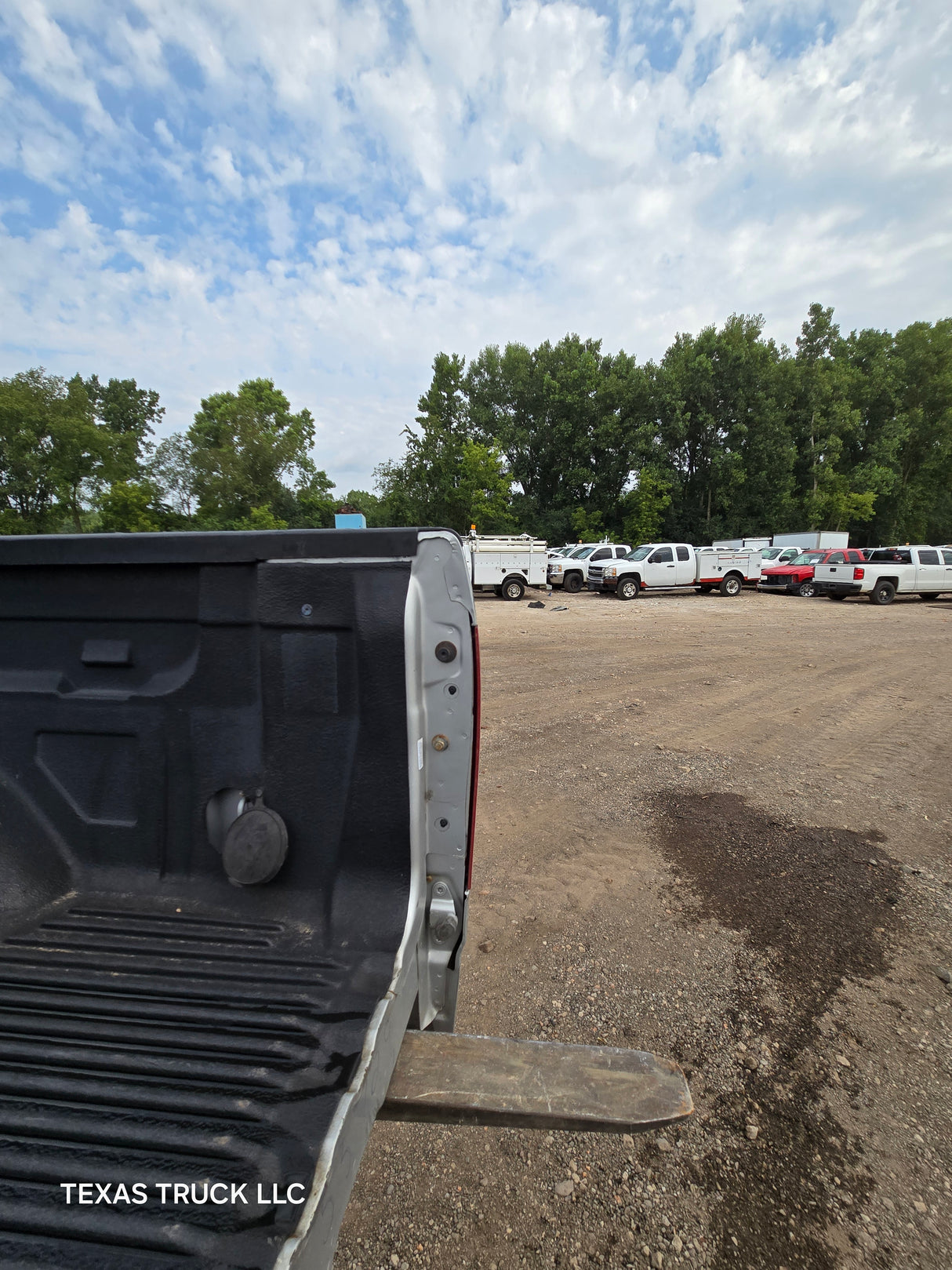 2007-2013 Chevrolet Silverado 1500 2500 3500 HD 6' 6" Short Truck Bed - Silver