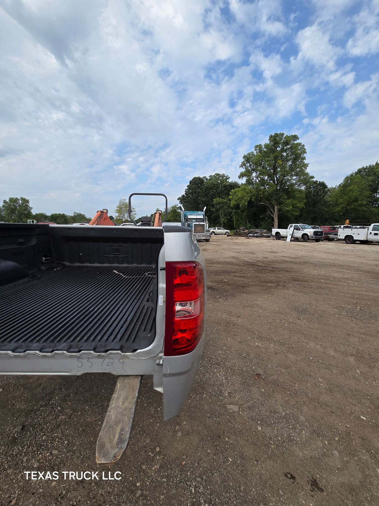 2007-2013 Chevrolet Silverado 1500 2500 3500 HD 6' 6" Short Truck Bed - Silver