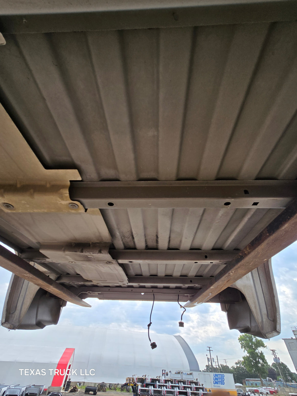 2007-2013 Chevrolet Silverado 1500 2500 3500 HD 6' 6" Short Truck Bed - Silver