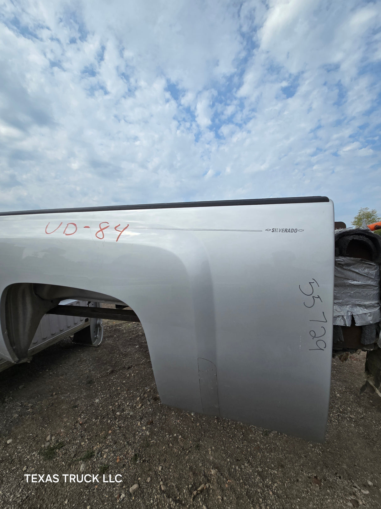 2007-2013 Chevrolet Silverado 1500 2500 3500 HD 6' 6" Short Truck Bed - Silver