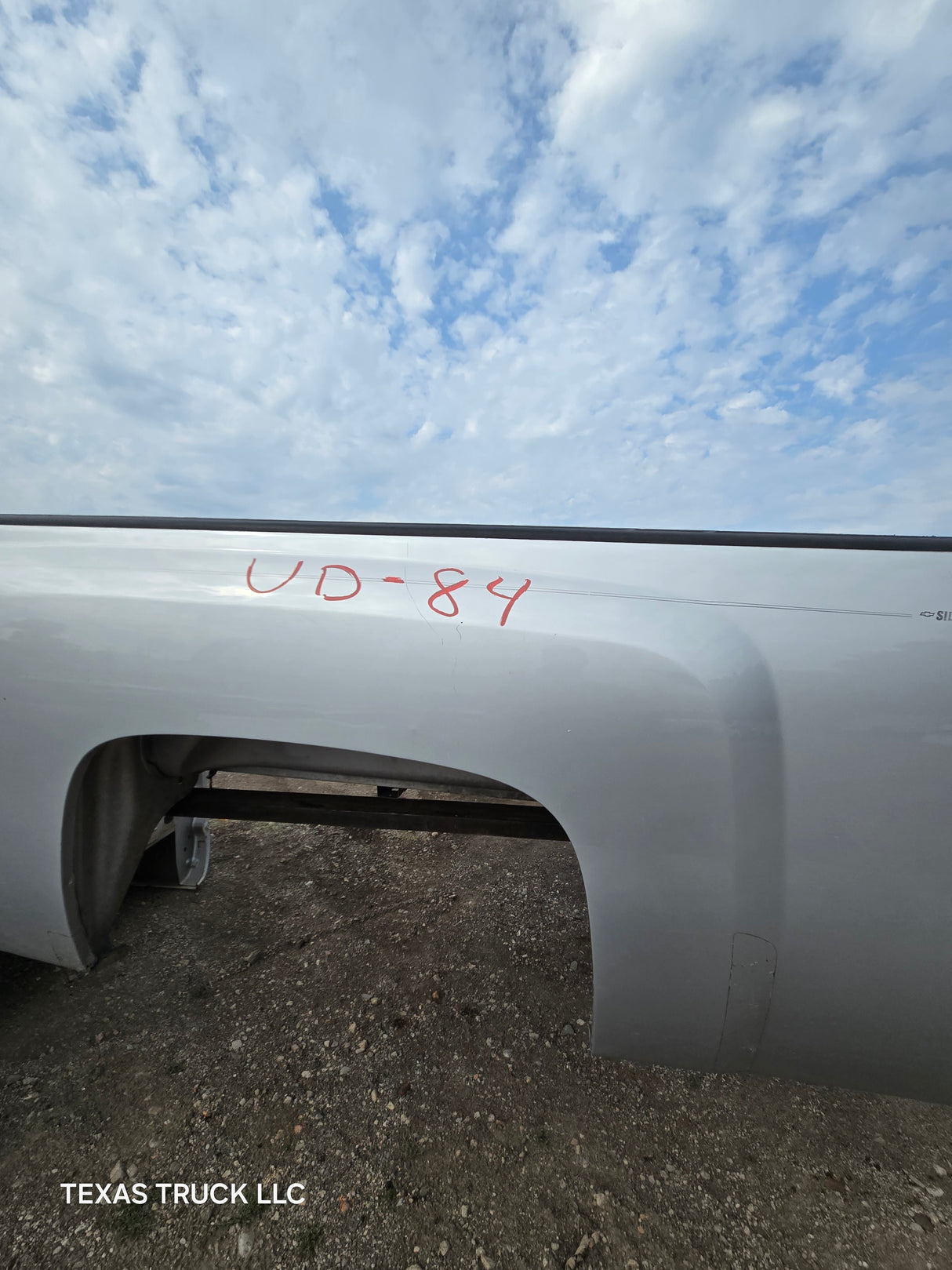 2007-2013 Chevrolet Silverado 1500 2500 3500 HD 6' 6" Short Truck Bed - Silver