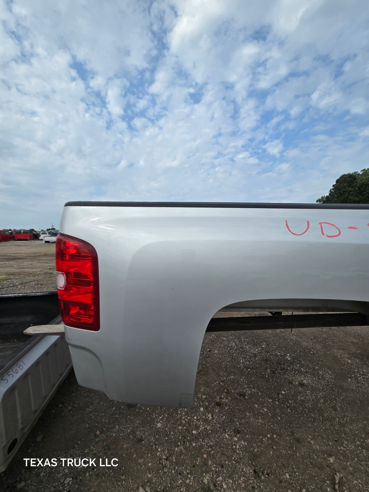 2007-2013 Chevrolet Silverado 1500 2500 3500 HD 6' 6" Short Truck Bed - Silver