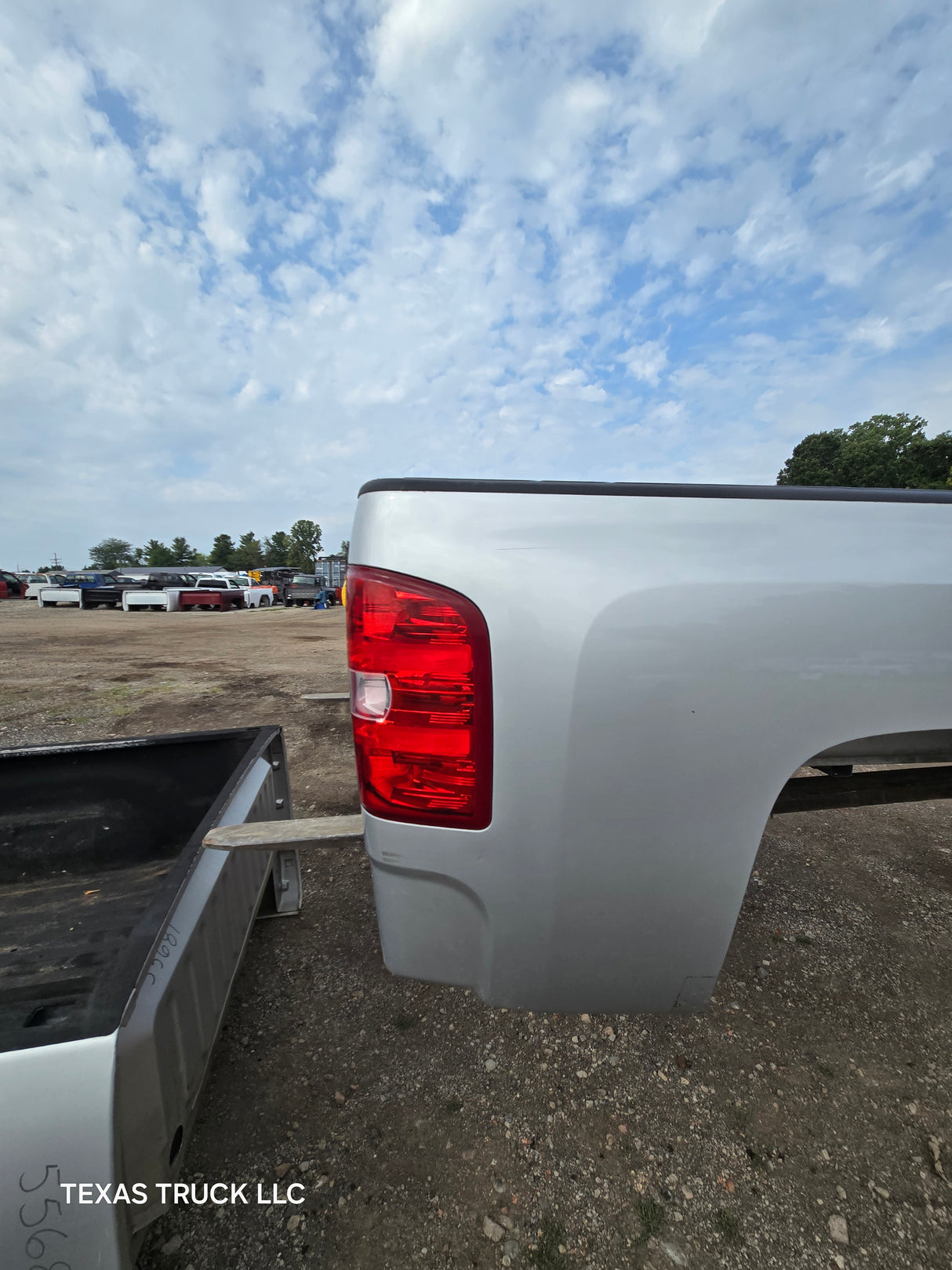 2007-2013 Chevrolet Silverado 1500 2500 3500 HD 6' 6" Short Truck Bed - Silver