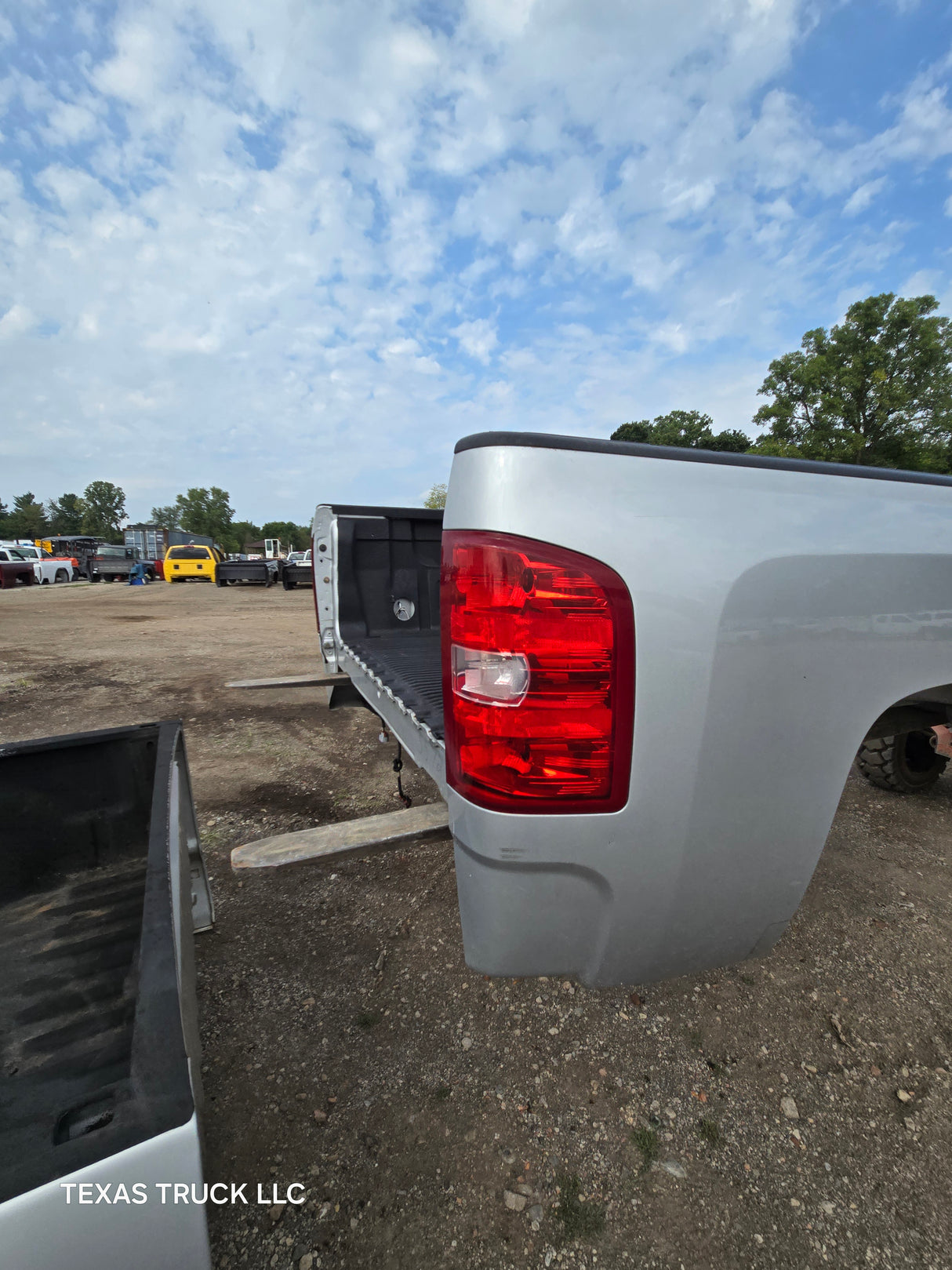 2007-2013 Chevrolet Silverado 1500 2500 3500 HD 6' 6" Short Truck Bed - Silver