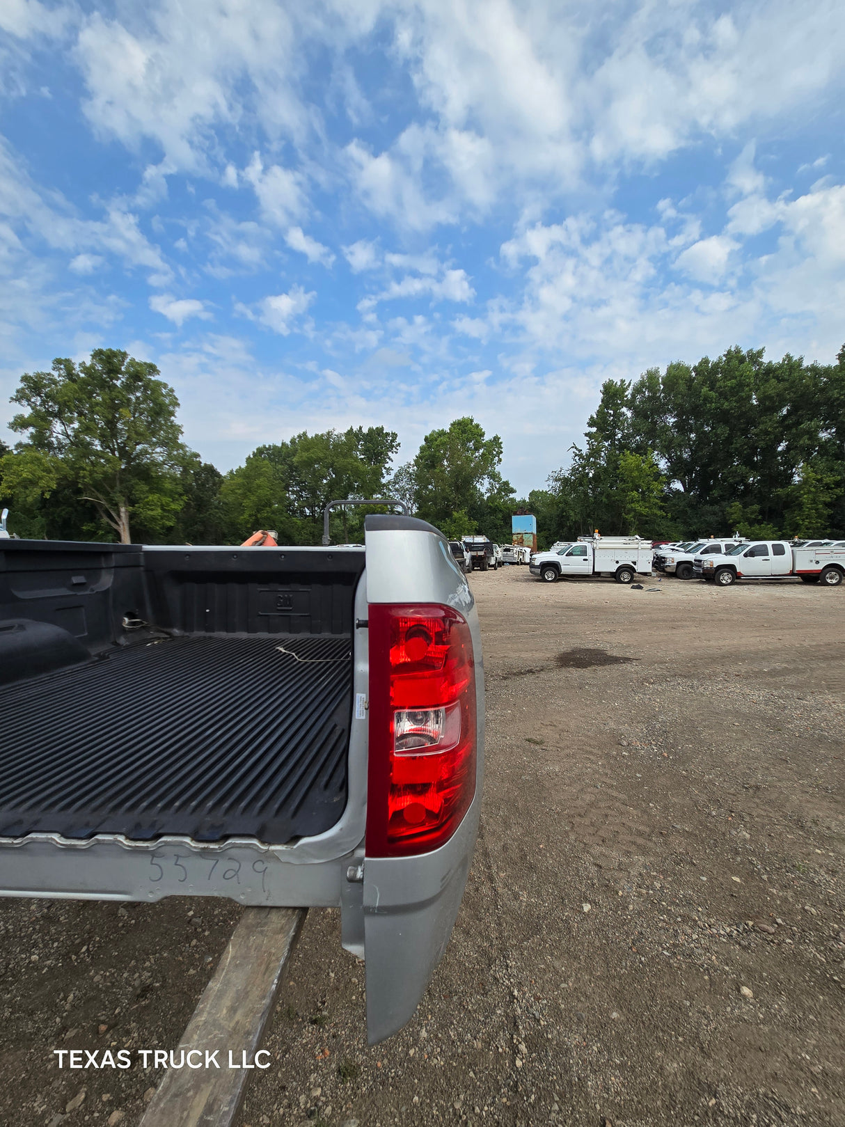 2007-2013 Chevrolet Silverado 1500 2500 3500 HD 6' 6" Short Truck Bed - Silver