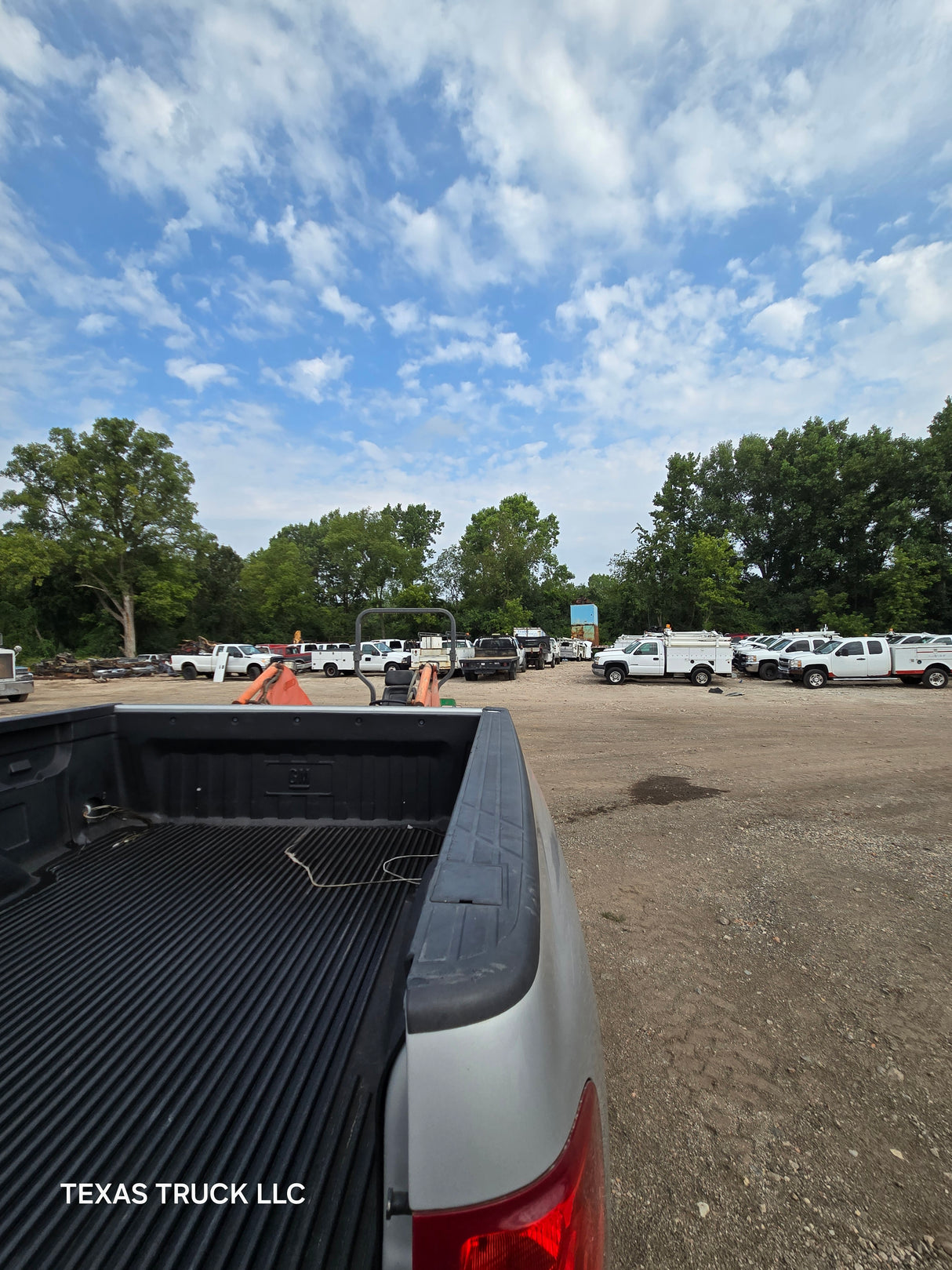 2007-2013 Chevrolet Silverado 1500 2500 3500 HD 6' 6" Short Truck Bed - Silver