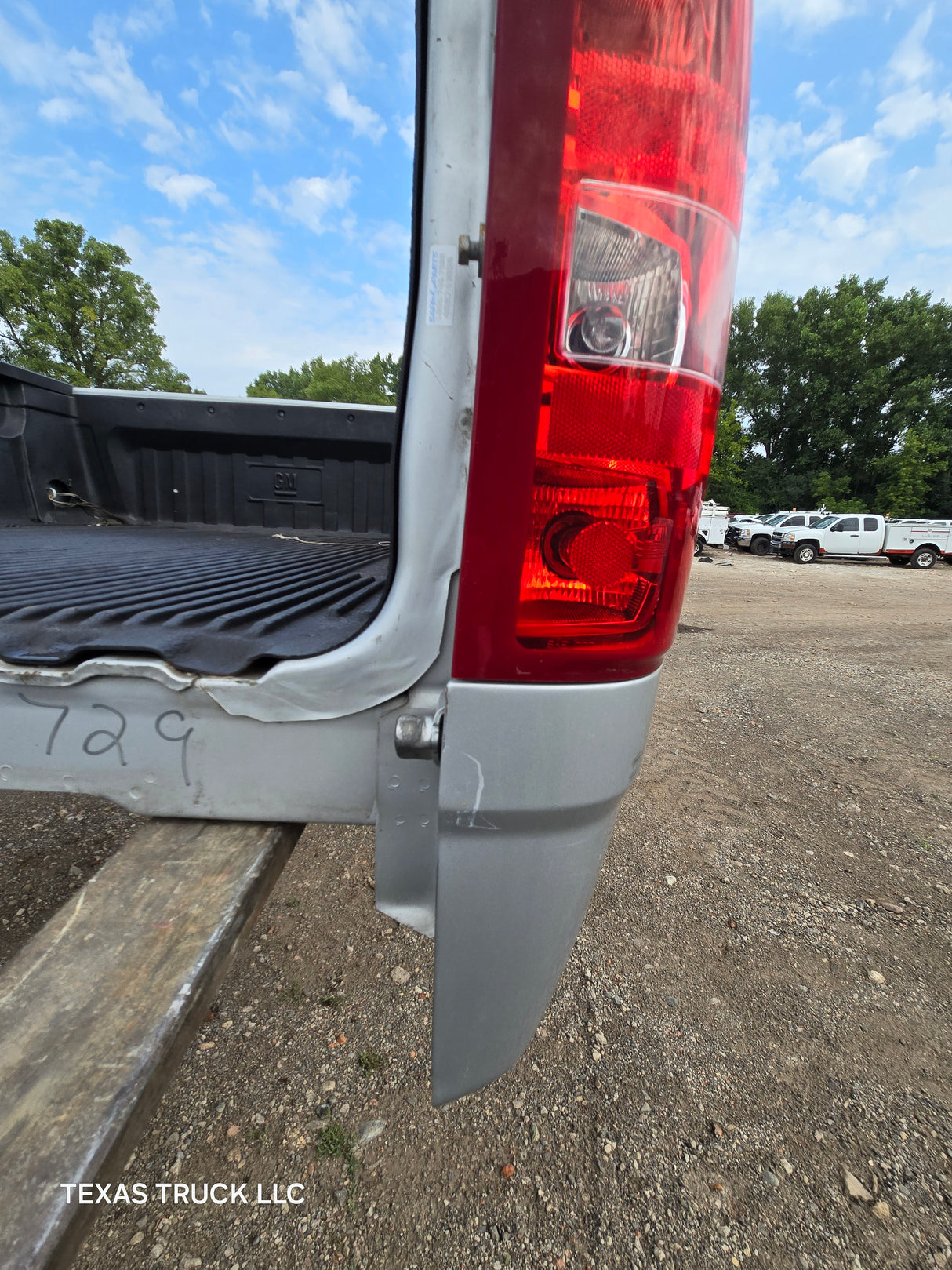 2007-2013 Chevrolet Silverado 1500 2500 3500 HD 6' 6" Short Truck Bed - Silver