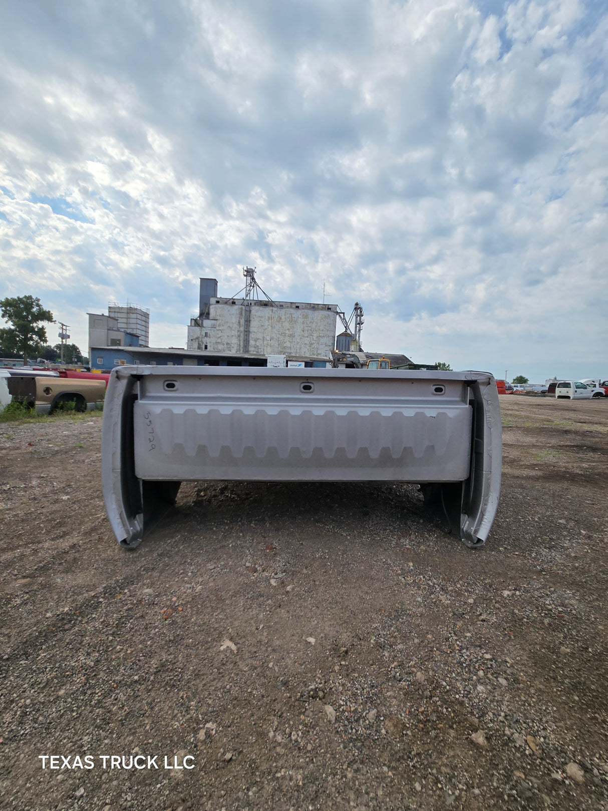 2007-2013 Chevrolet Silverado 1500 2500 3500 HD 6' 6" Short Truck Bed - Silver