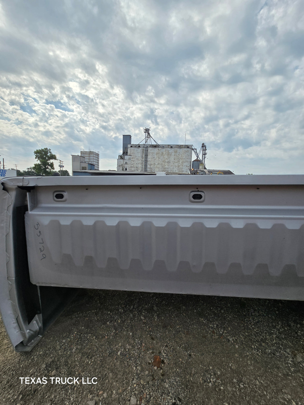 2007-2013 Chevrolet Silverado 1500 2500 3500 HD 6' 6" Short Truck Bed - Silver