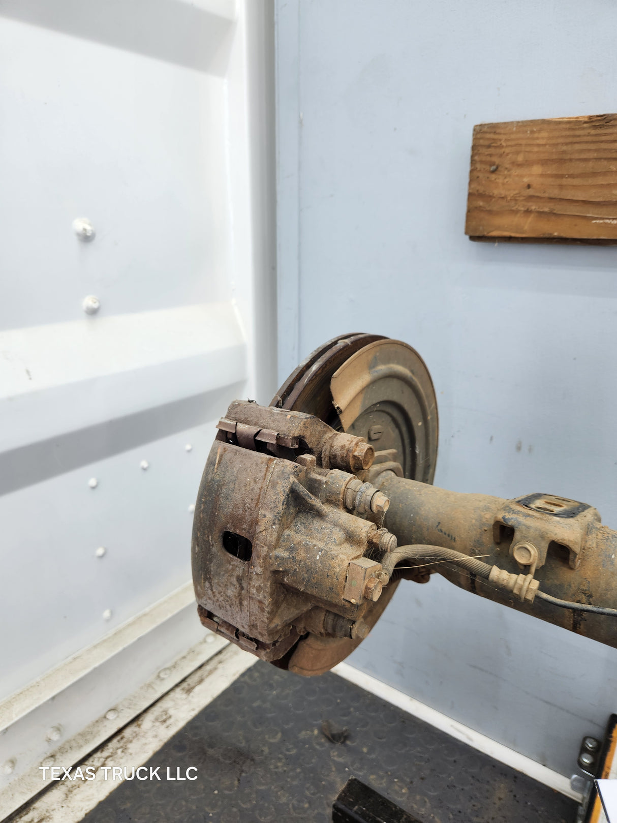 2002-2005 Dodge Ram 1500 Rear Axle 3.55 Gear Ratio 9.25 3rd Gen