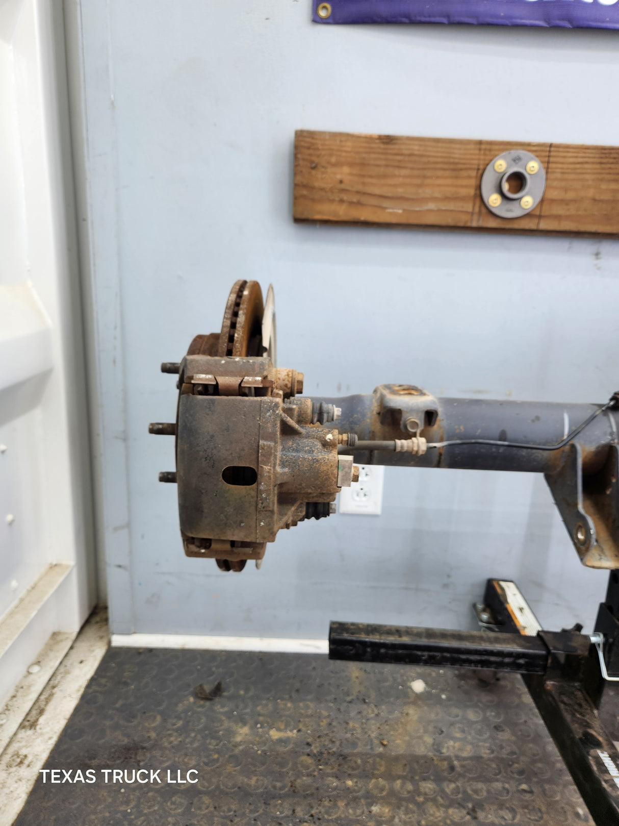 2002-2005 Dodge Ram 1500 Rear Axle 3.92 Gear Ratio 9.25 3rd Gen