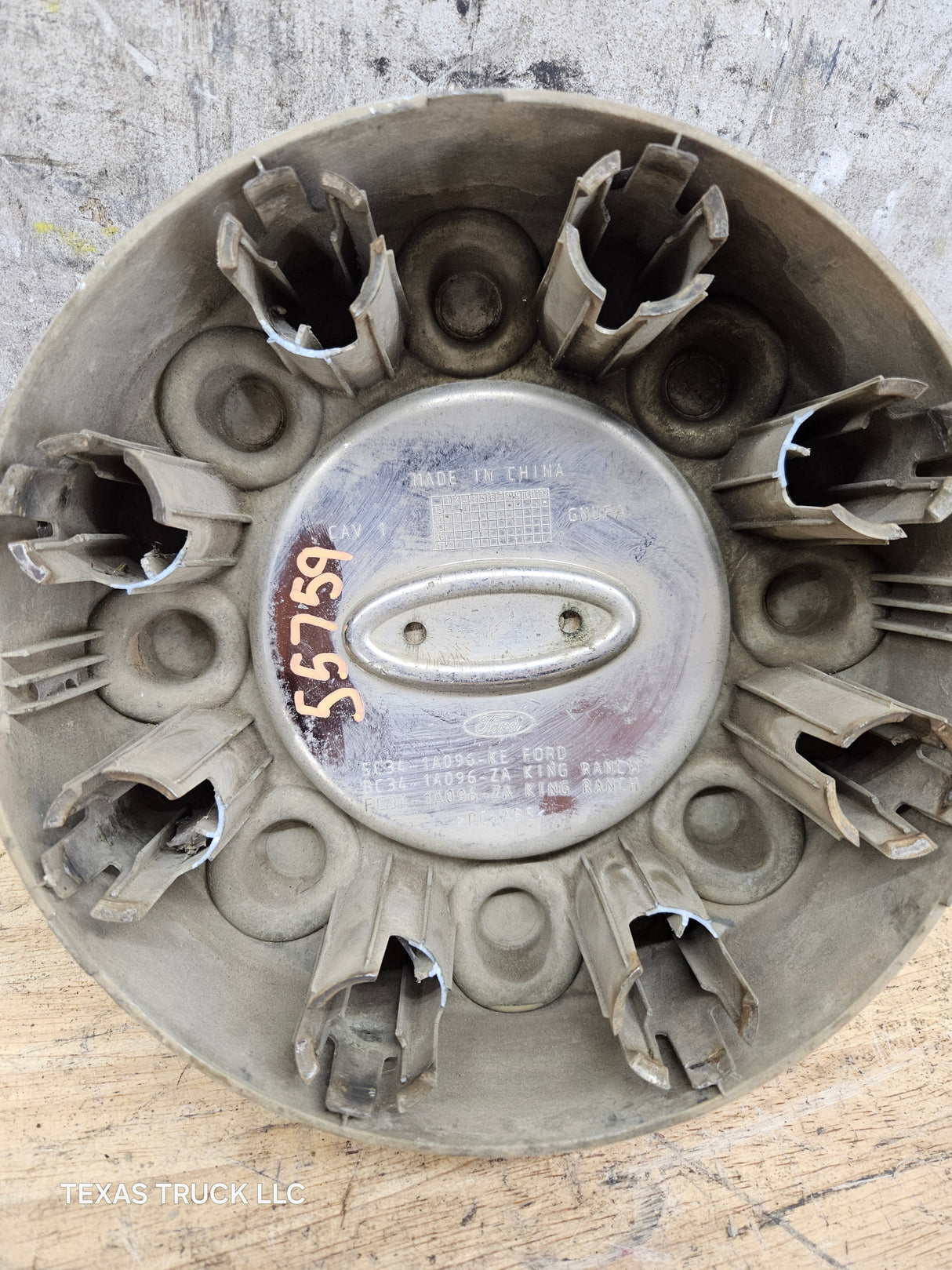 2008-2016 Ford Super Duty F250 F350 Hub Cap Center Cap SINGLE REAR WHEEL 8 LUG